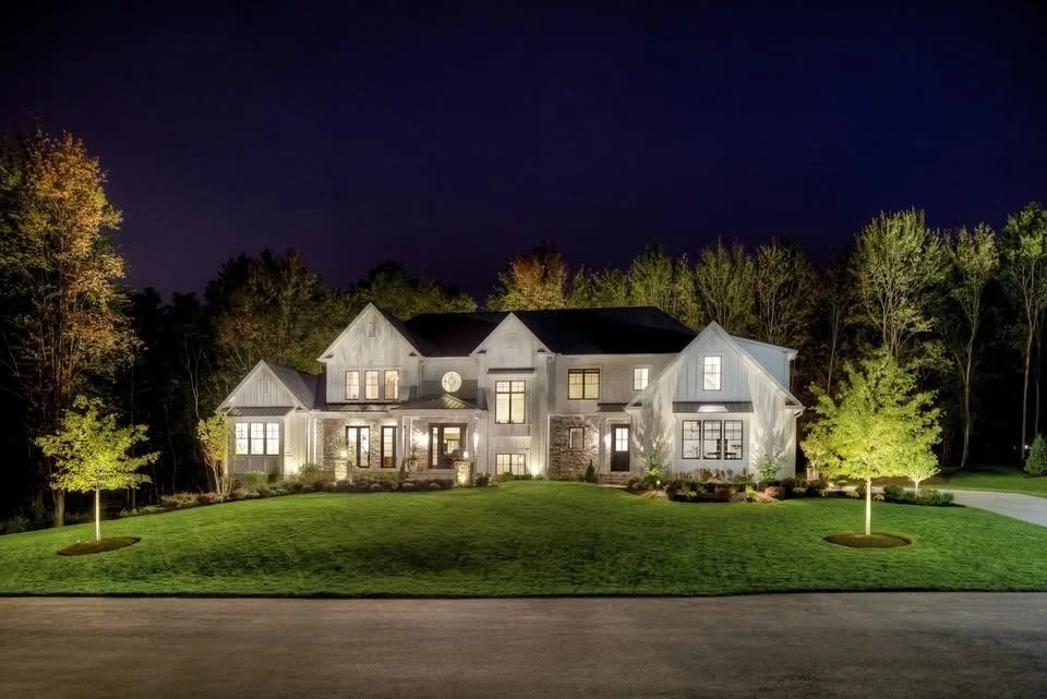 One fixture✨Infinite possibilities
&mdash;
Take the guesswork out of the purchase by buying one fixture and dialling it in exactly to what you need for the specific application or project. Available in two sizes: Medium &amp; Large

Adjustable featur