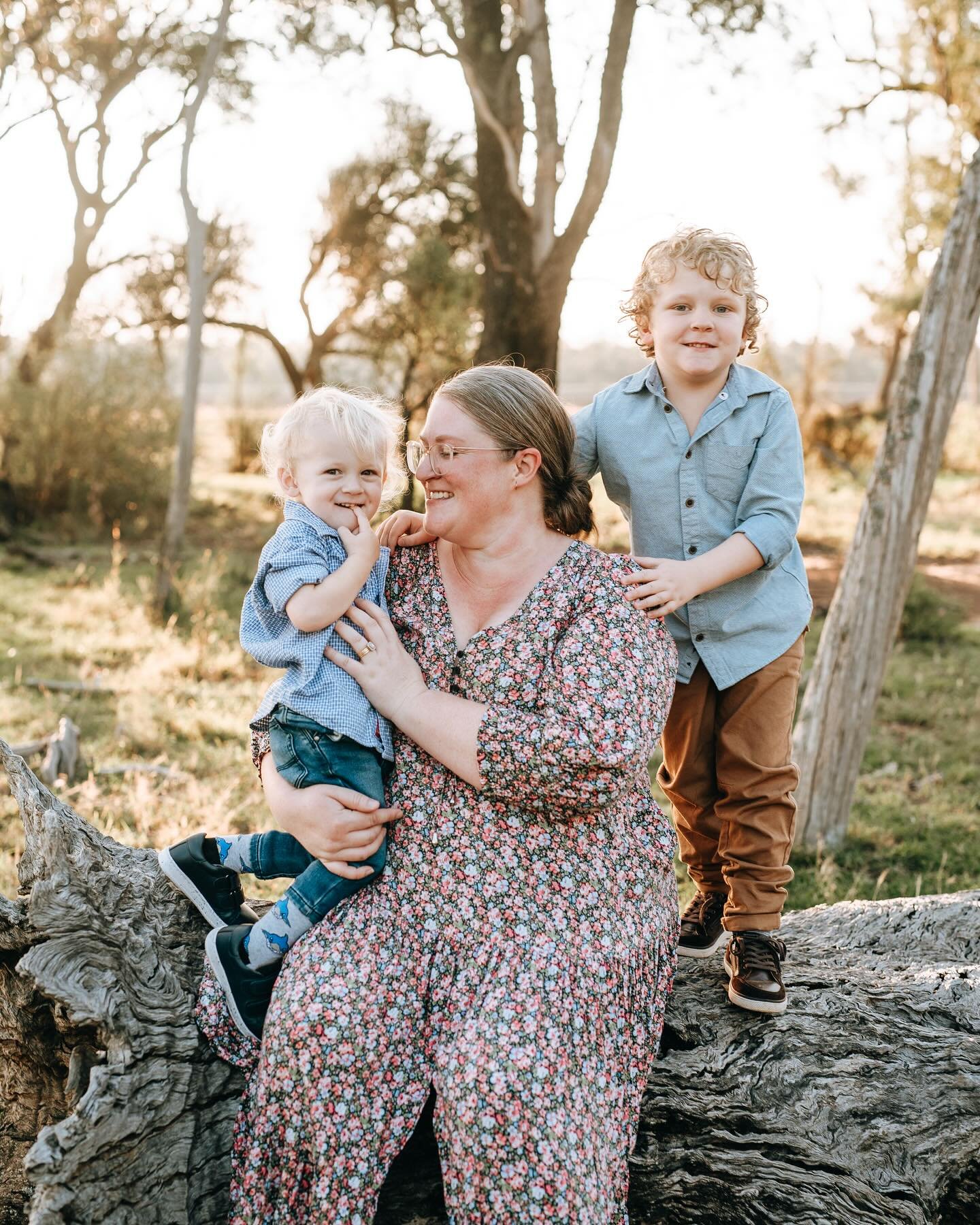 I&rsquo;ve partnered with Boggabri Nurruby to raise money for their centre. I&rsquo;m offering mini family shoots this Saturday in Boggabri, a couple of spots are still available 💓 Book through the link:

https://www.pennyvella.com/digital-products-