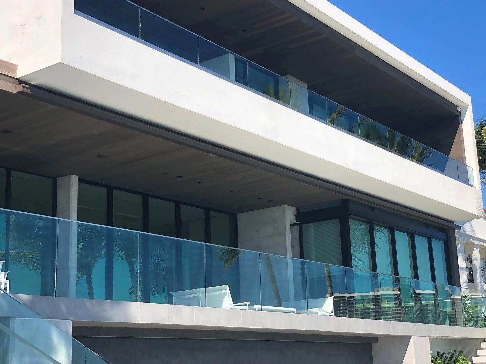Contemporary oceanfront home in Miami with deep cantilevered overhangs and a concealed gutter line