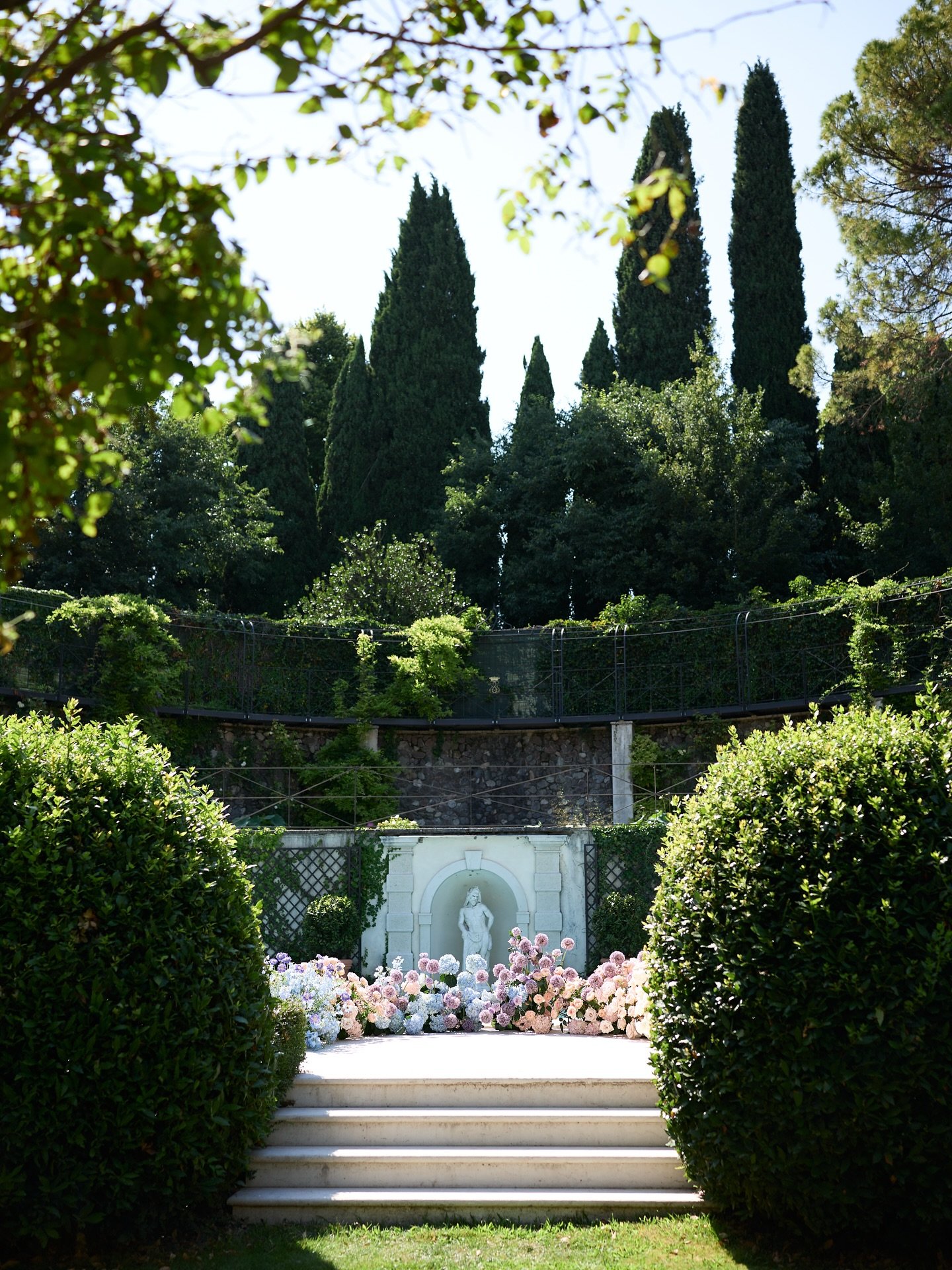 Whispers of romance beneath the cypress trees.
A timeless garden, a cascade of blooms, and a love story in full bloom 🩶
—-
Wedding planner & designer @mirkozagowp @roberta_zago_
Photographer : @jnesaisquoi.studio
Make-up artist : @jhajham
