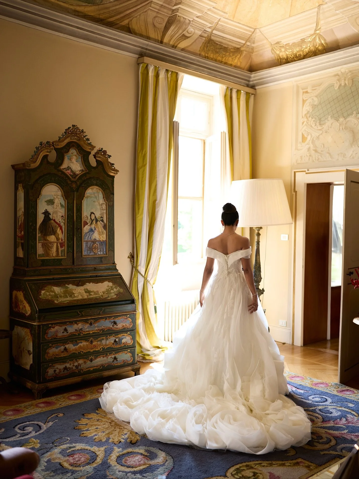 🩶🩶
——————
Wedding planner & designer @mirkozagowp @roberta_zago_
Photographer : @jnesaisquoi.studio
Make-up artist : @jhajhamakeupartist
Hair stylist : @maral_haicouture
Dress: @innocentiadresses via @marytru