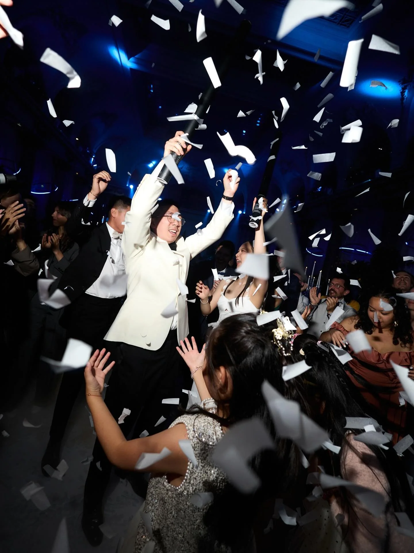 When the bride says &ldquo;just a little confetti&rdquo;&hellip;
and the squad takes it seriously 🎉✨
&mdash;&mdash;
Venue : Pavillon Cambon Capucines
MUAH : @makeupartist_jane 
Wedding gown : @millanova

#parisweddingphotographers #parisweddings #pa