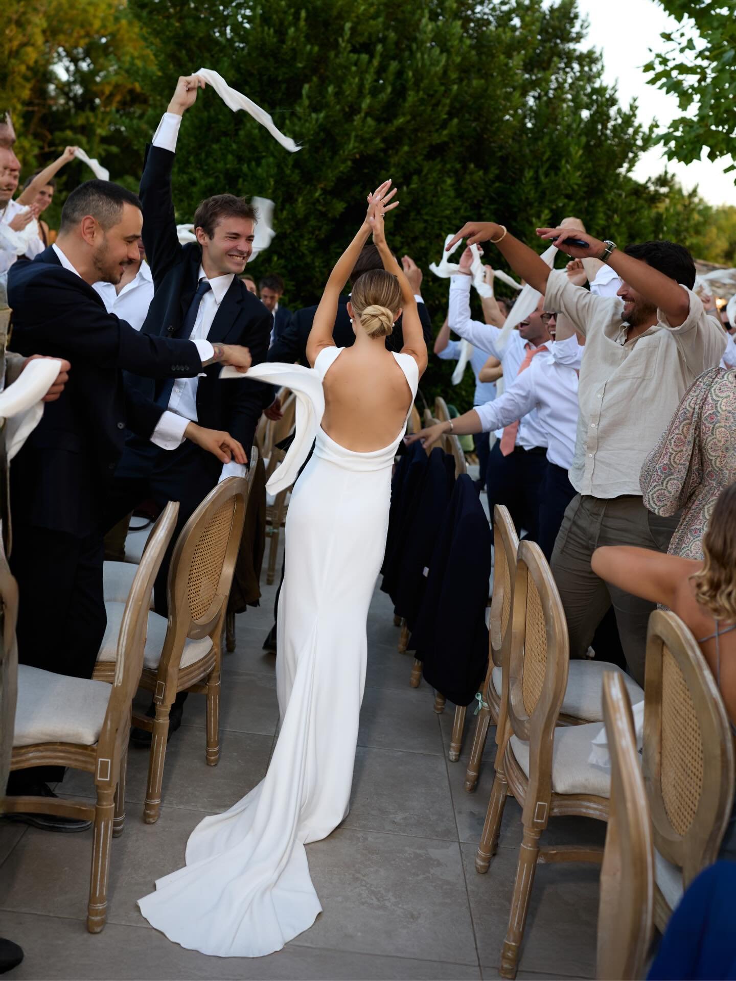 Reminiscing that summer breeze in the South of France 🩶
&mdash;-
Wedding planner &amp; Designer @empreinteephemere
Photographer @jnesaisquoi.studio
Content creator @jnesaisquoi.rarities
Filmaker @viewfilms.w
Wedding dress @aerenica
Venue @maison.cla