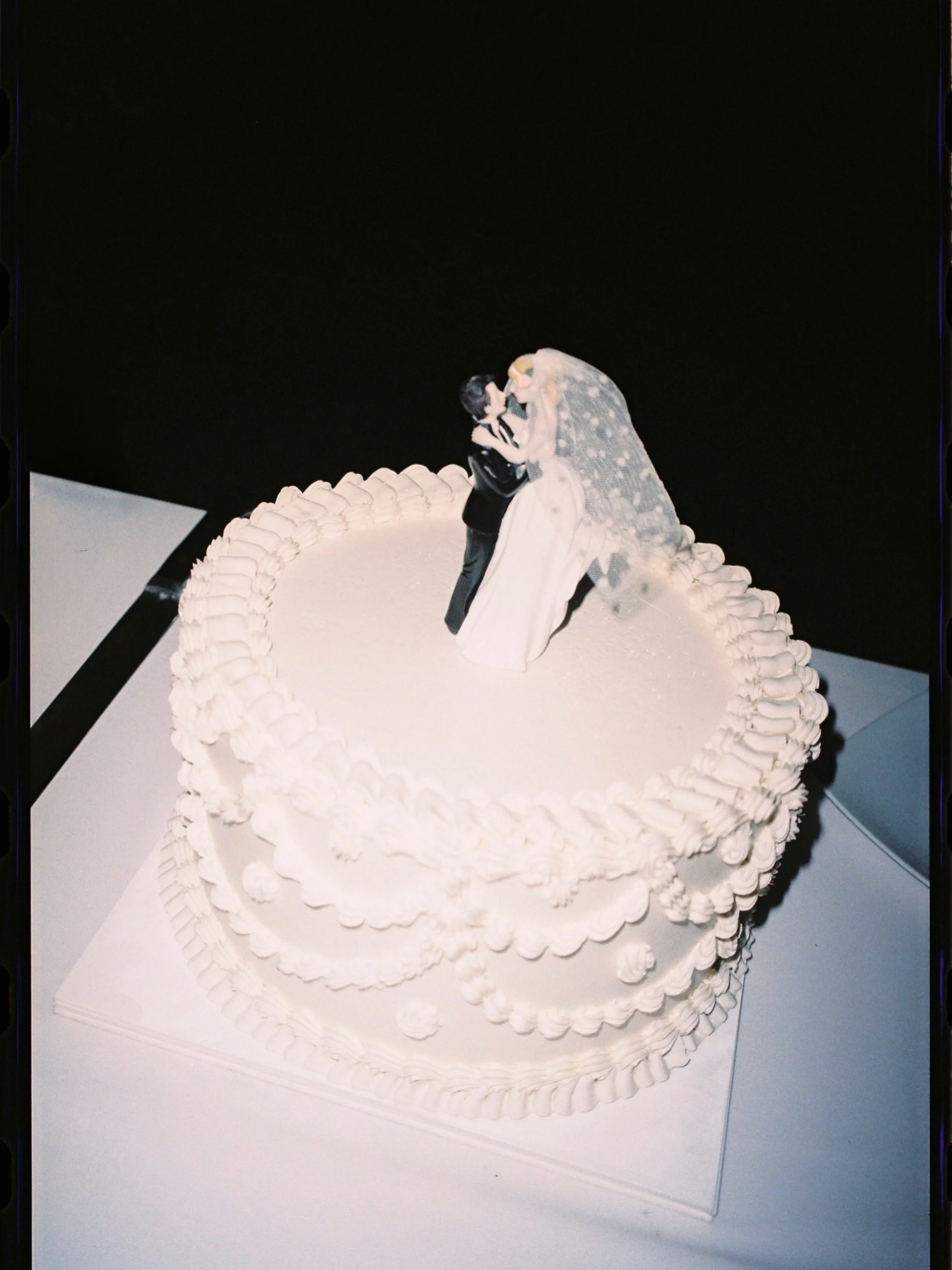 A roll full of love 🩶
&mdash;&mdash;
Wedding planner : @boldaslove_weddings