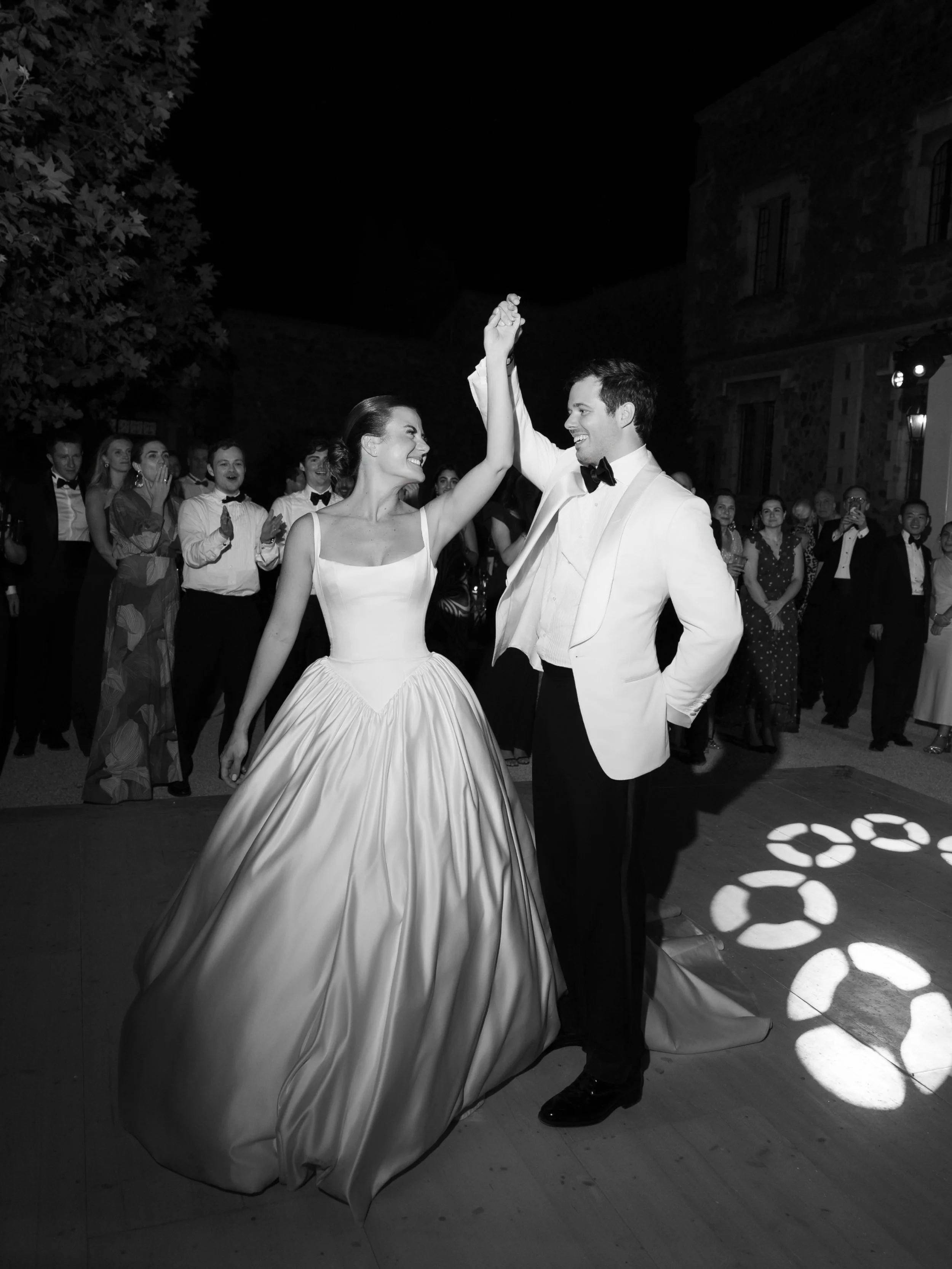 Sea views, ch&acirc;teau walls, happy tears and a packed dancefloor. A day filled with all the right people, all the right moments, and a little French Riviera magic in between.🤍
&mdash;&mdash;
Wedding planner : @weddingangelsfrance
Photographer : @