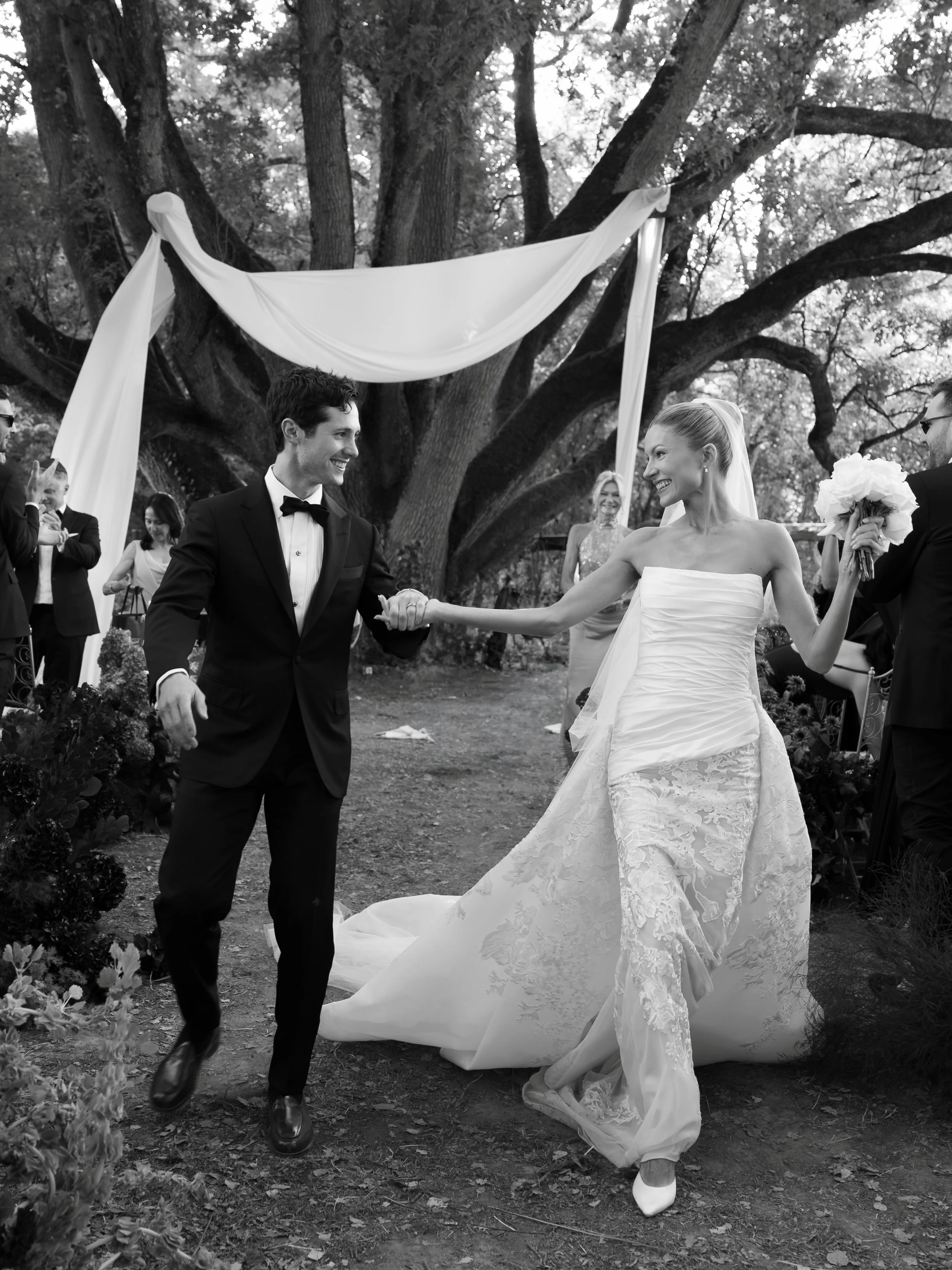 Under the old oak, where the light was golden and the moment was theirs &mdash; surrounded by the people they love. 🤍
&mdash;&mdash;&mdash;
Wedding Planner : @charlottealaoui
Wedding designer : @jasminandpeonies @jasminandpeonies.paris
Photographer 