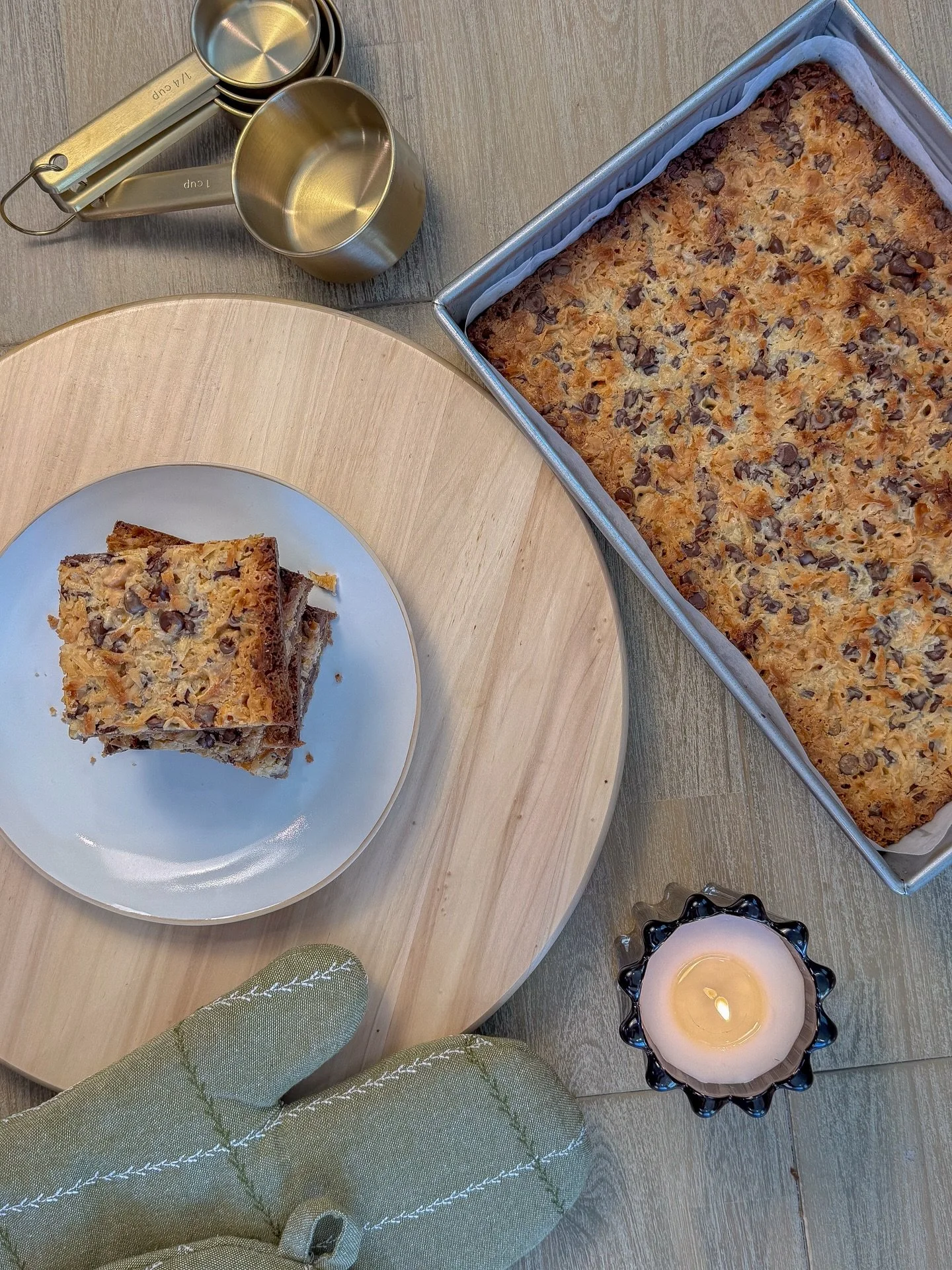 Baked goods have a special way of bringing people together 🥖🍪🥧 

That&rsquo;s one of the many reasons I love to bake - sharing sweetness, one recipe at a time. 💛

To order for your next event, link in bio. 

📸: @singweistllc
.
.
.
.
.
#BakersOfI