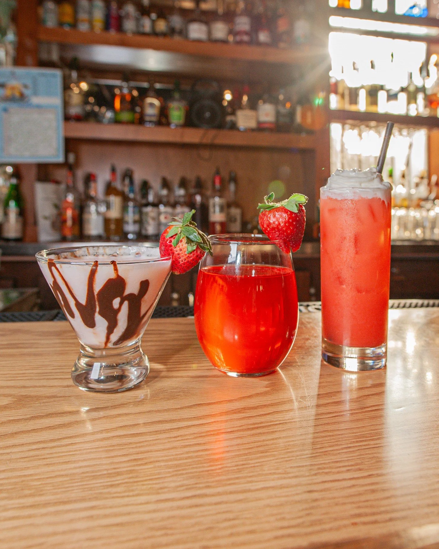 Valentine&rsquo;s Drinks are here all weekend and they&rsquo;re lookin&rsquo; real cute 💕⁠
⁠
🍫 Strawberry Chocolatini⁠: Strawberry vodka, creme de cacao, and cream⁠
🍾 Strawberry Mimosa⁠: Champagne, strawberry vodka, strawberry syrup, and Sprite⁠
?