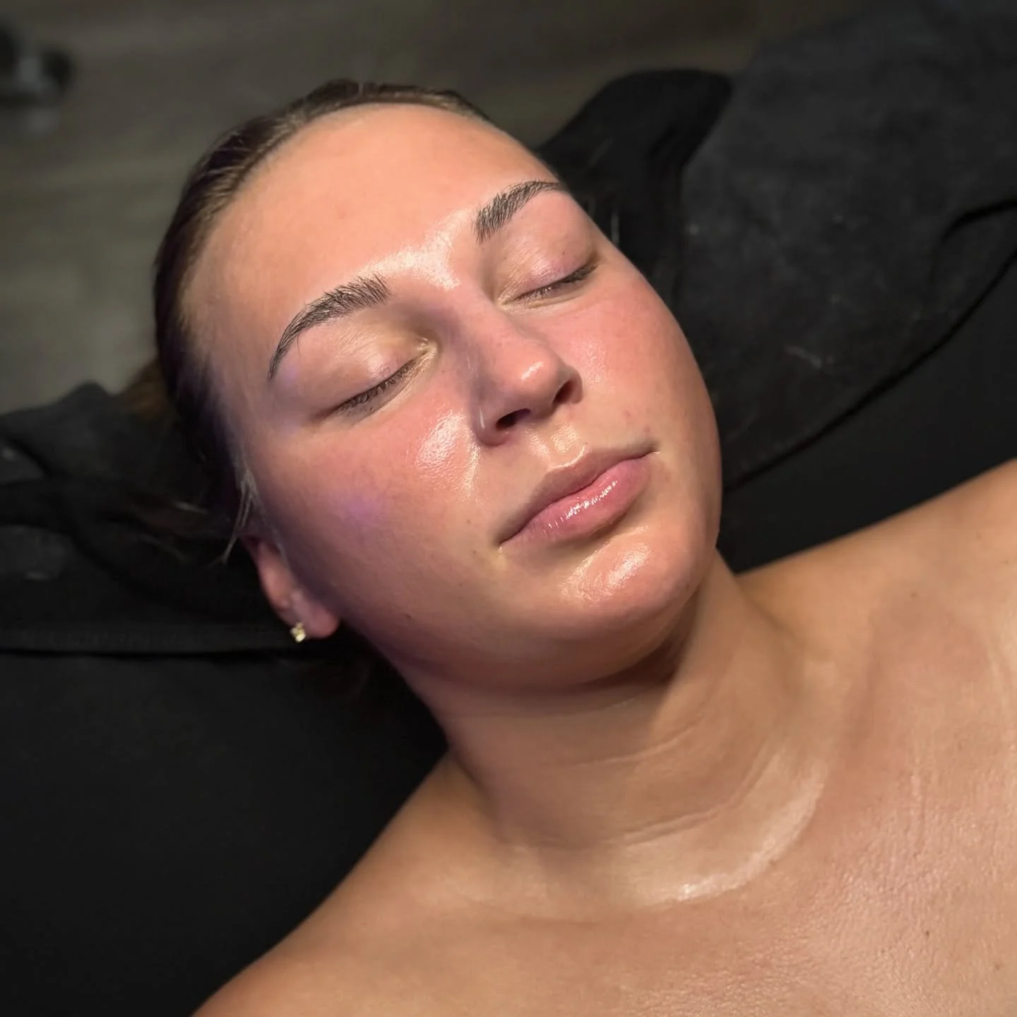 When your facial does what filters wish they could 💆&zwj;♀️

The Luxe Glow is the perfect mix of results and relaxation to get you holiday ready! Includes a dermaplane to exfoliate, firming peptide mask to instantly hydrate and firm, and neck, shoul