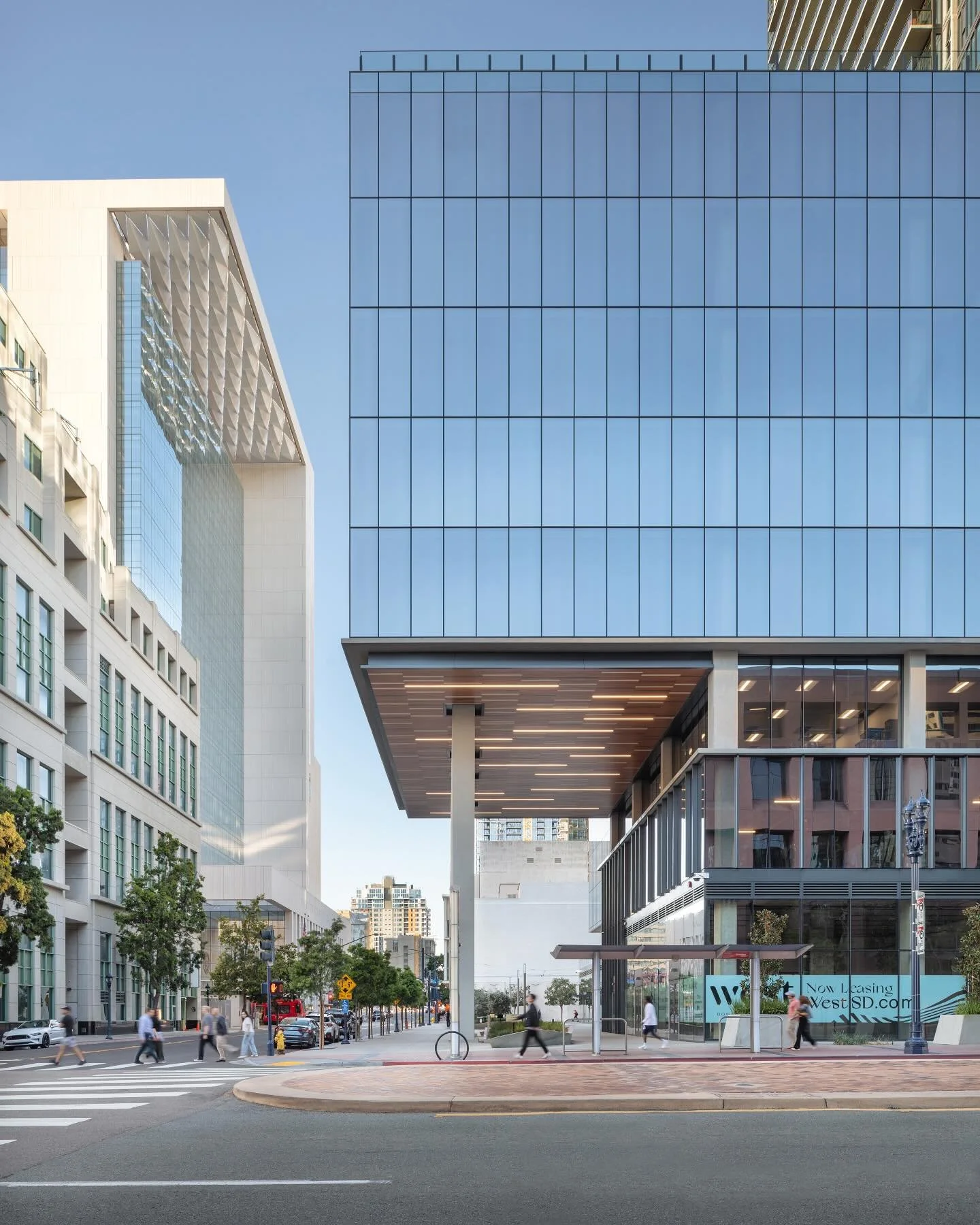 West | Architect: Carrier Johnson + CULTURE | San Diego, CA
Weight and weightlessness.
#photography #architecture #architecturalphotography #modernarchitecture #highrise #city #sandiego
