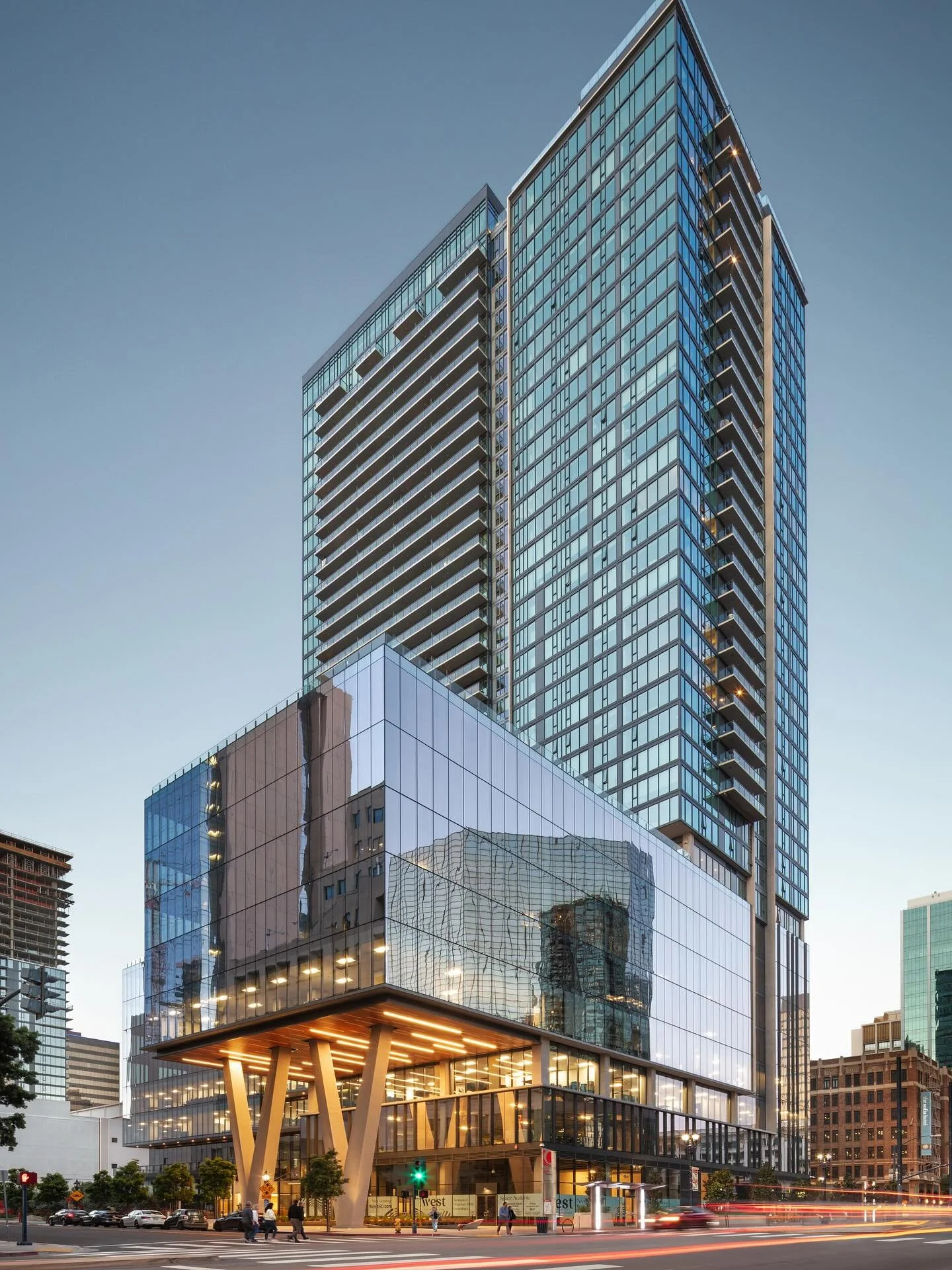 West | Architect: Carrier Johnson + CULTURE | San Diego, CA
The last shot of the West building series captured during early blue hour.
#photography #architecture #architecturalphotography #modernarchitecture #highrise #city #sandiego #downtownsandieg