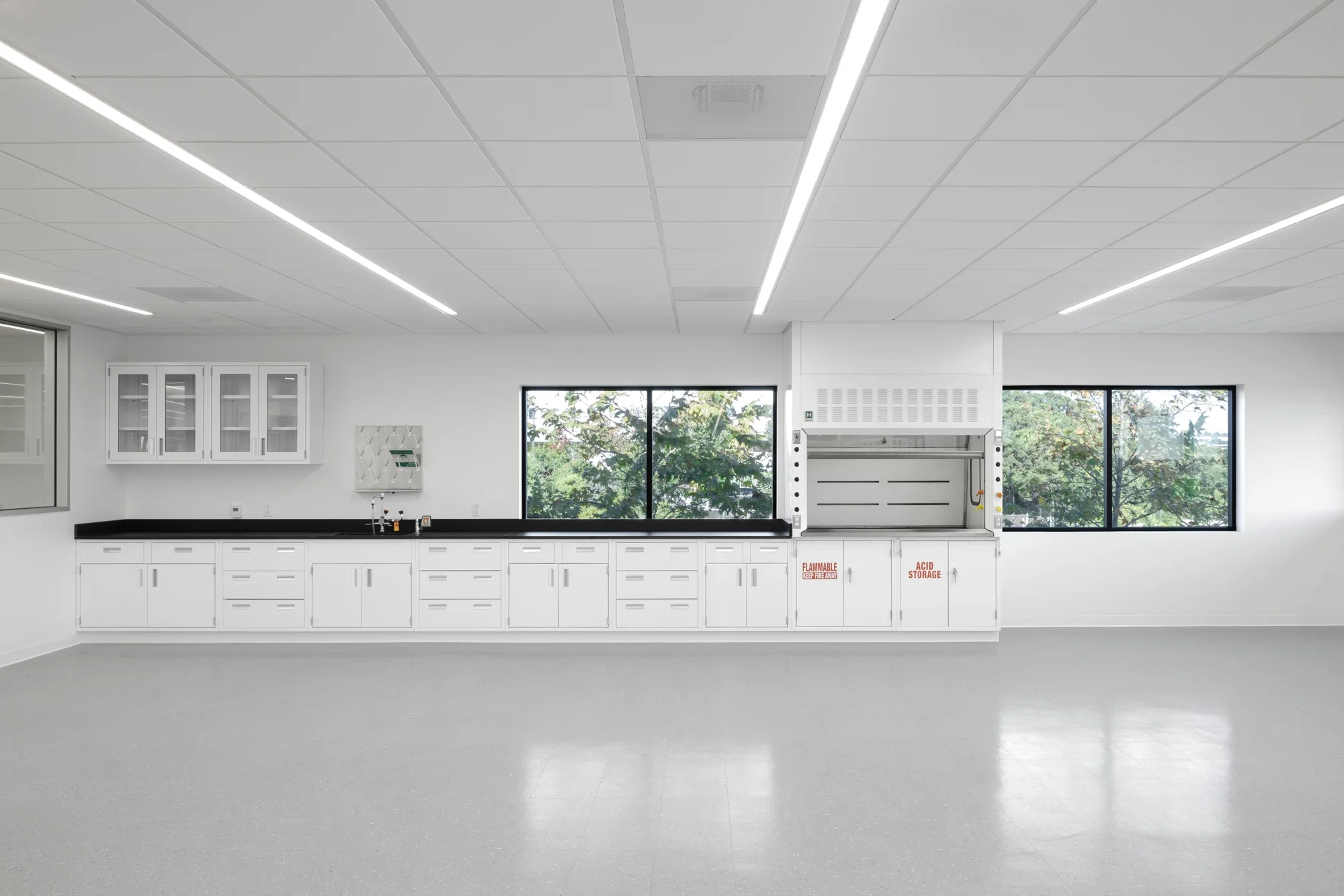 life-science-interior-lab-2051 palomar-airport-carlsbad-1-©robert-greaux-photography.webp