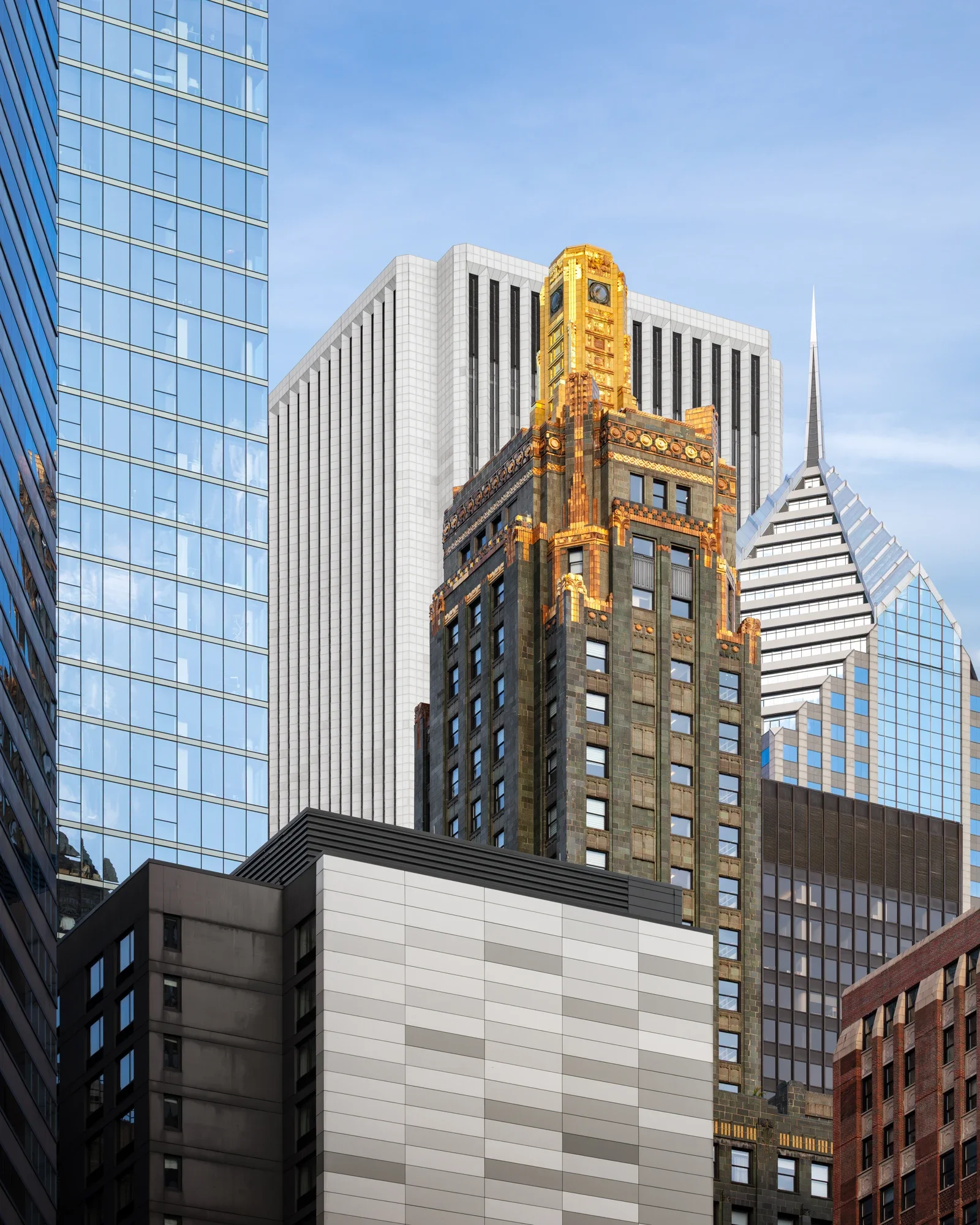 architecture-building-exterior-carbide-carbon-chicago-3-©robert-greaux-photography.webp