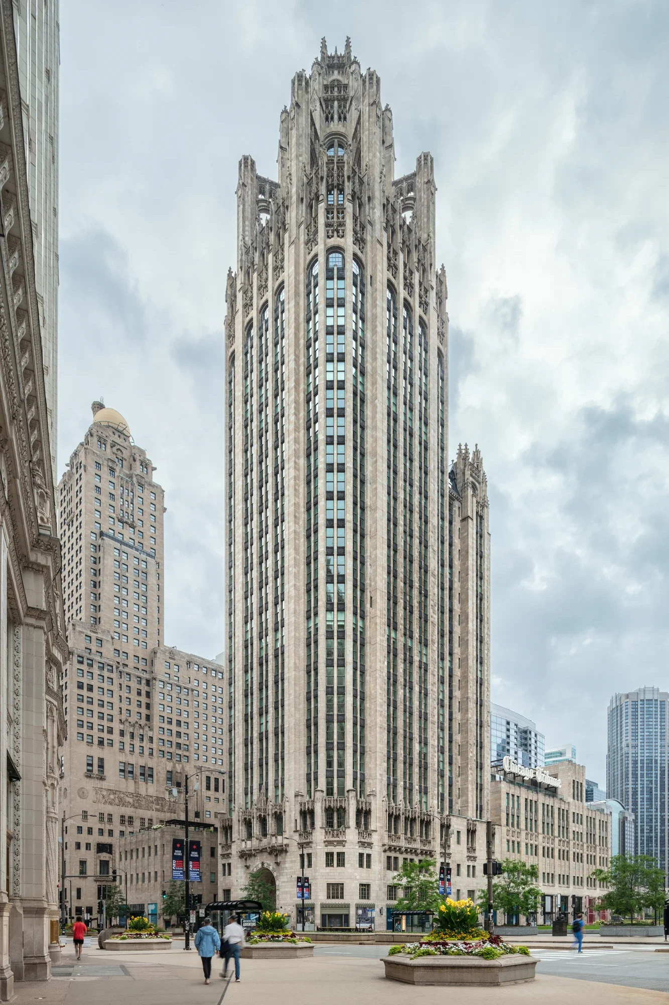 architecture-high-rise-chicago-tribune-building-chicago-3-©robert-greaux-photography.webp