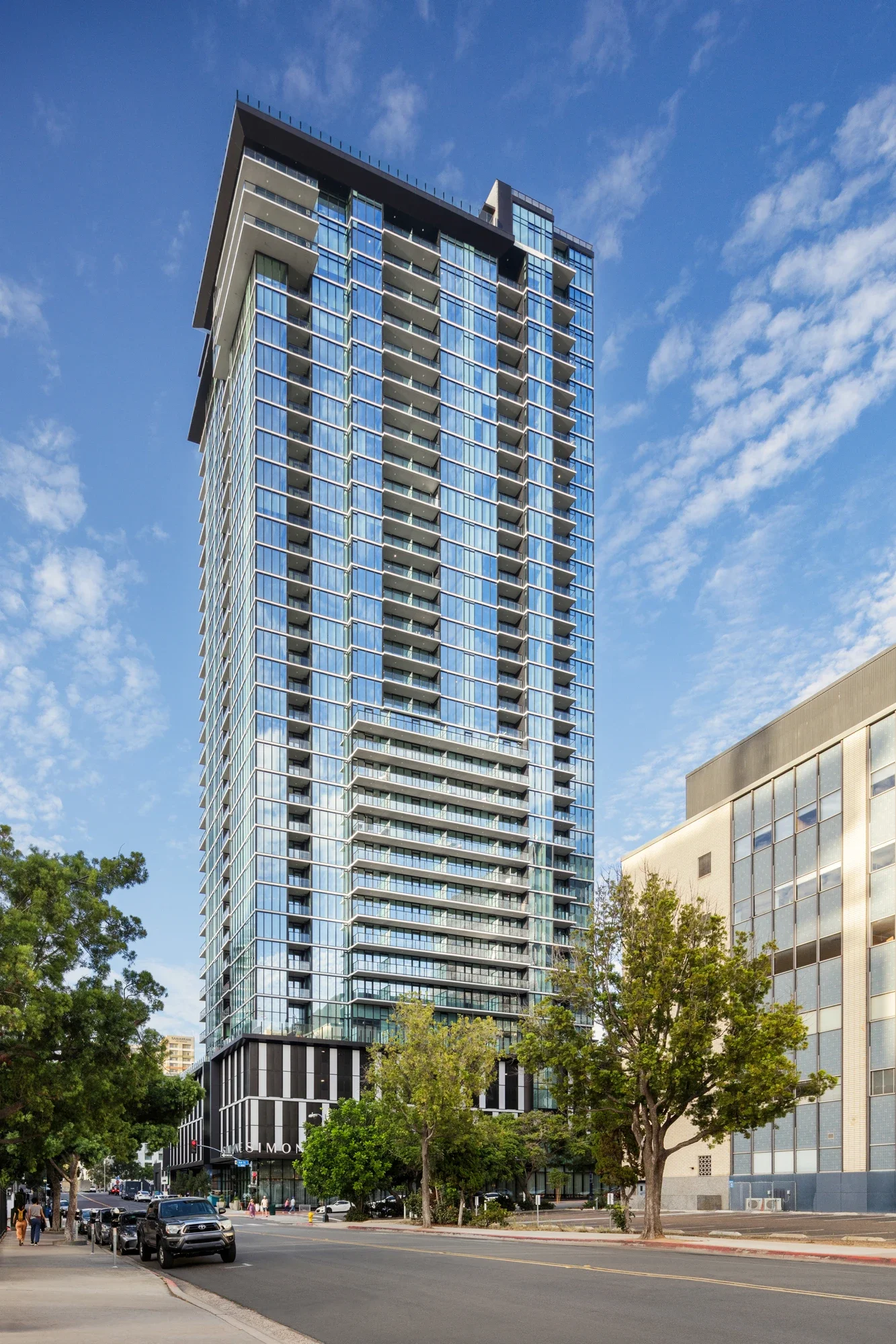 high-rise-residential-exterior-simone-san-diego-1-©robert-greaux-photography.webp
