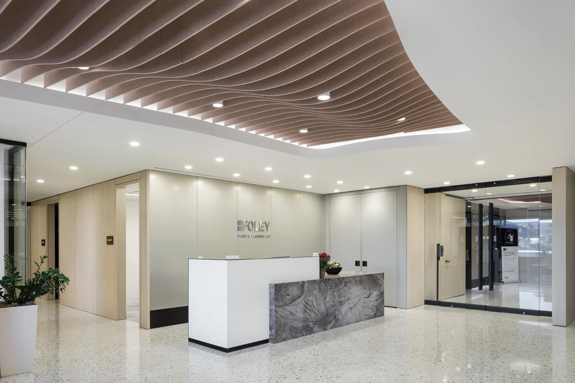 office-interior-reception-del-mar-gateway-26-©robert-greaux-photography.webp