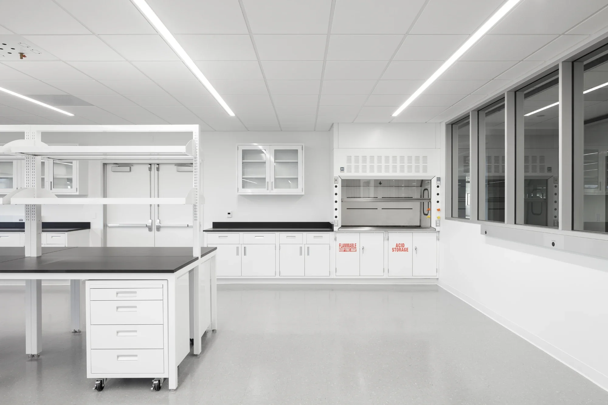 life-science-interior-lab-2051 palomar-airport-carlsbad-3-©robert-greaux-photography.webp