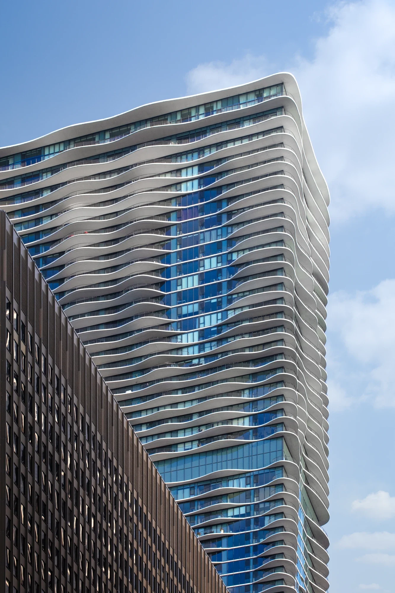 architecture-building-exterior-aqua-chicago-©robert-greaux-photography.webp