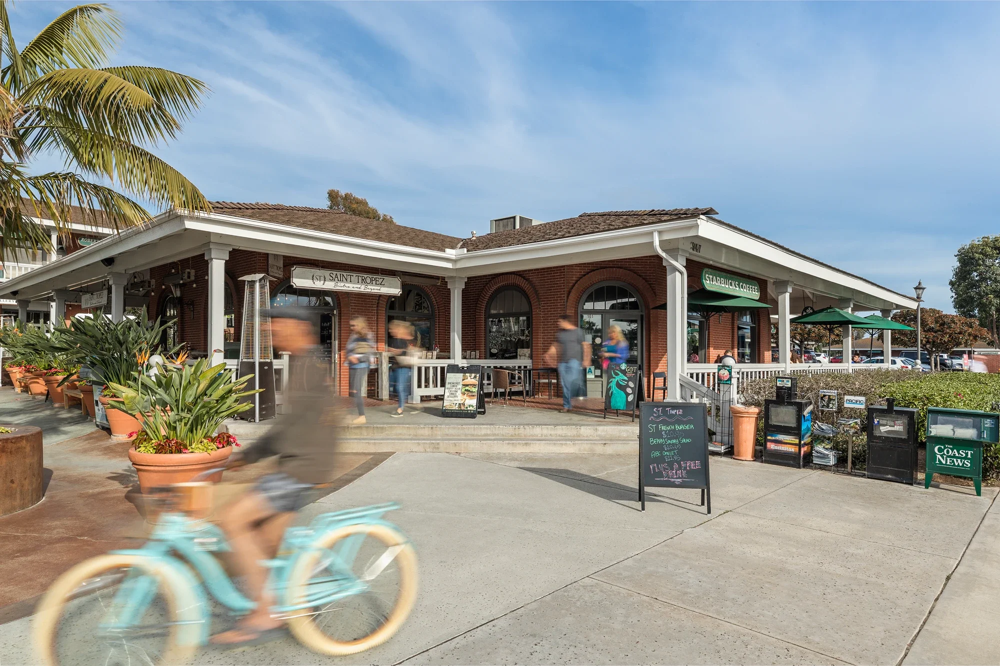 retail-exterior-building-lumberyard-san-diego-©robert-greaux-photography.webp