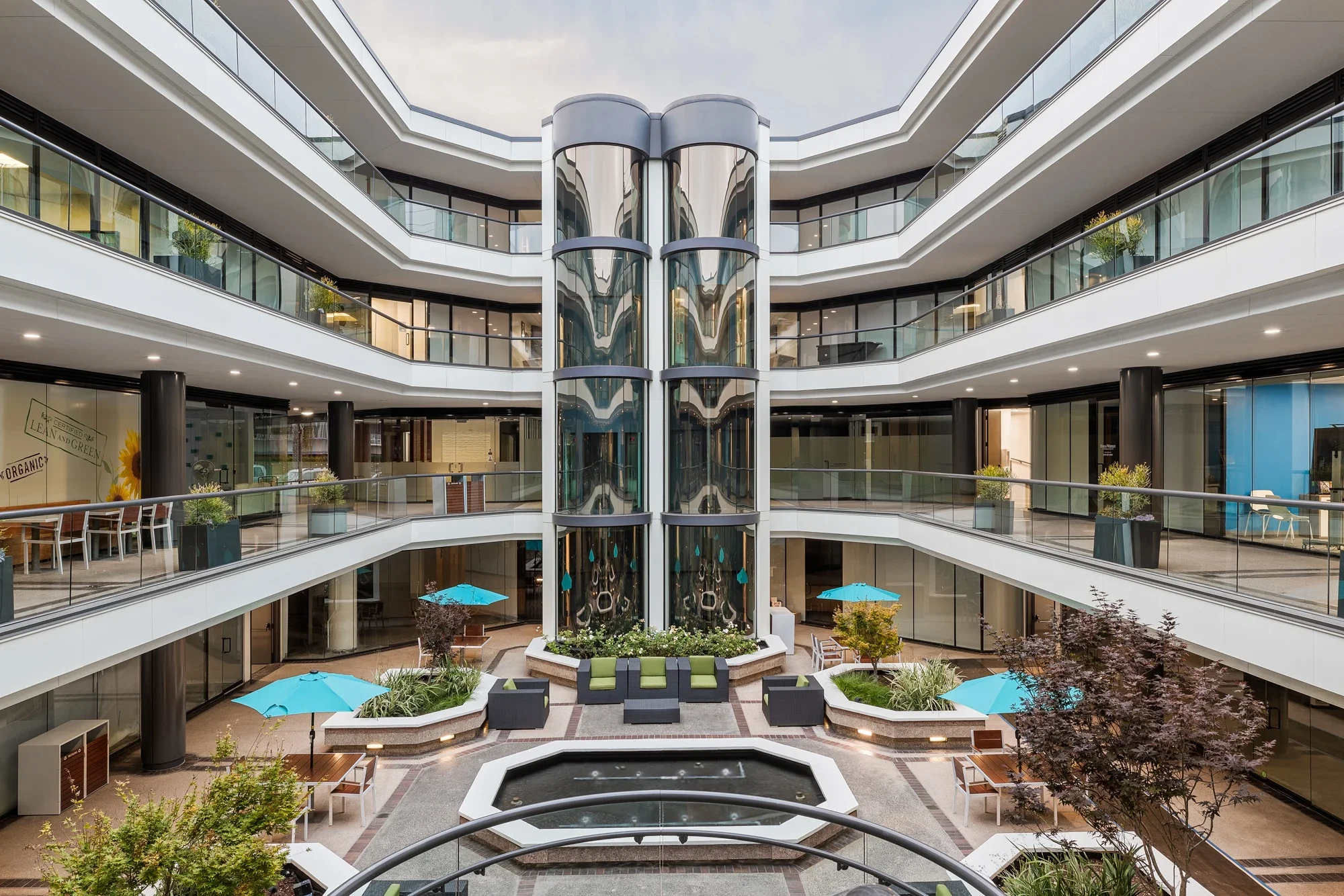 office-building-interior-courtyard-elevator-la-jolla-©robert-greaux-photography.webp
