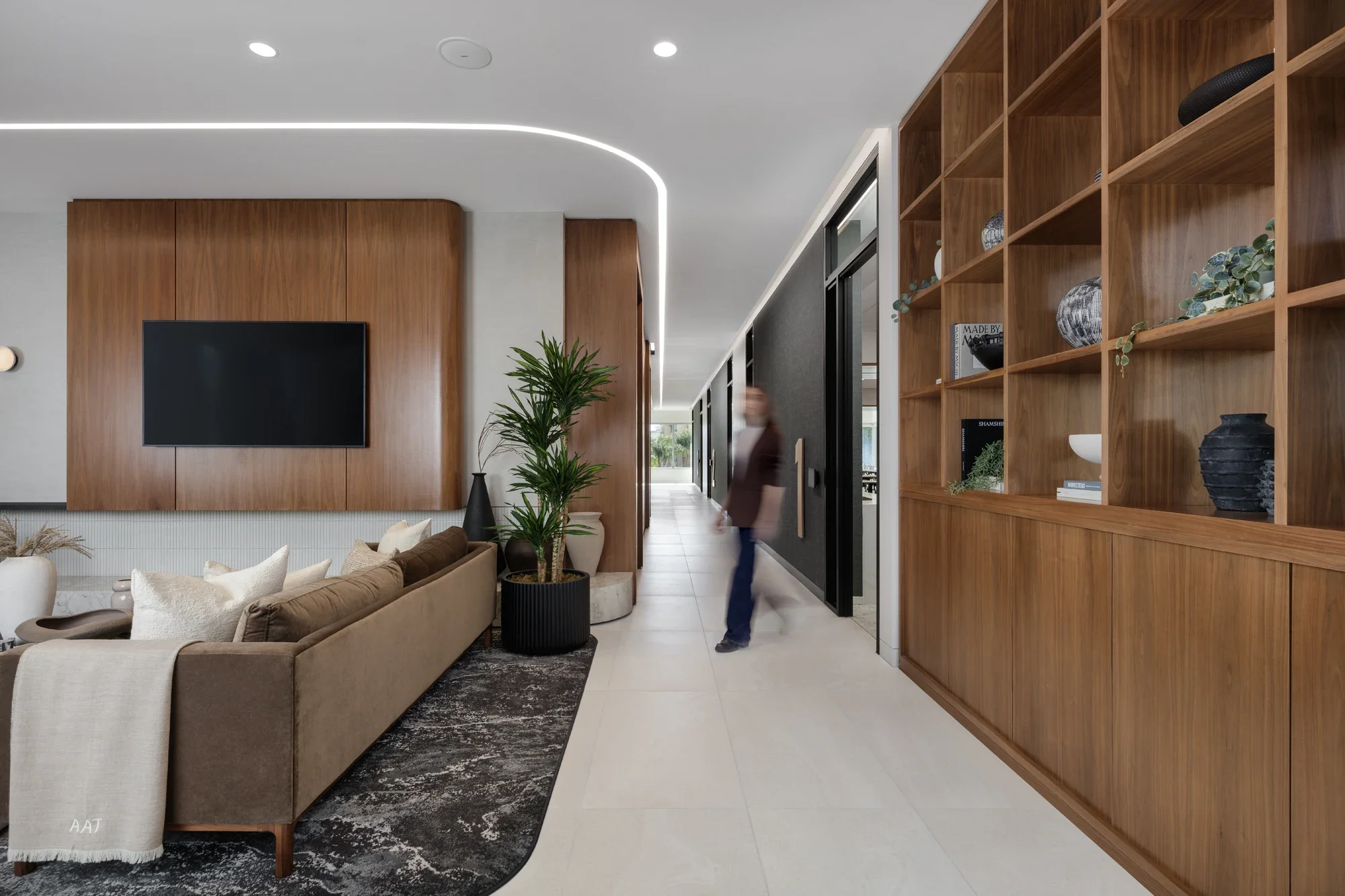 office-interior-conference-area-hall-LJC1-ware-malcomb-©robert-greaux-photography-6.webp