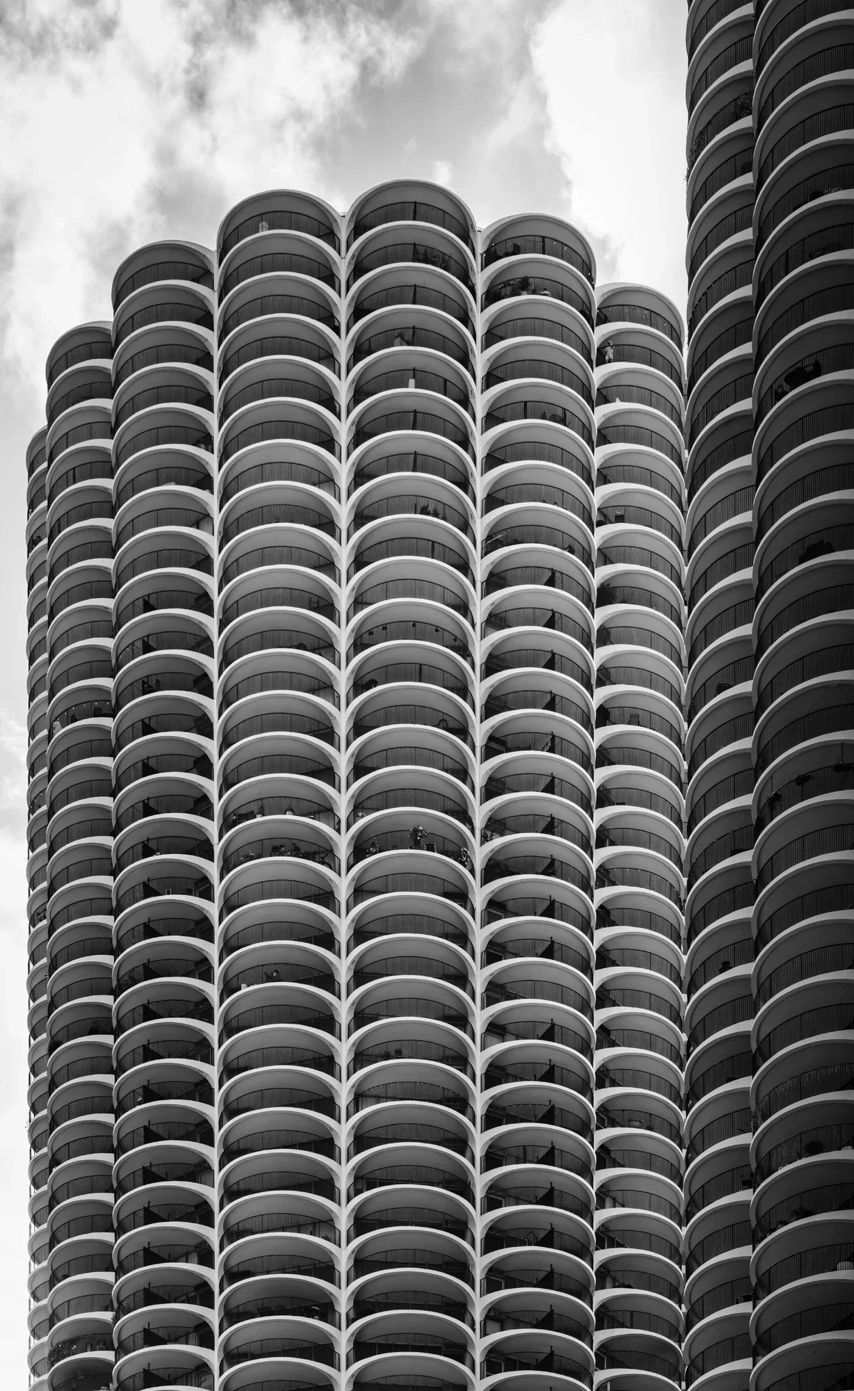 architecture-high-rise-marina-towers-chicago-3-©robert-greaux-photography.webp