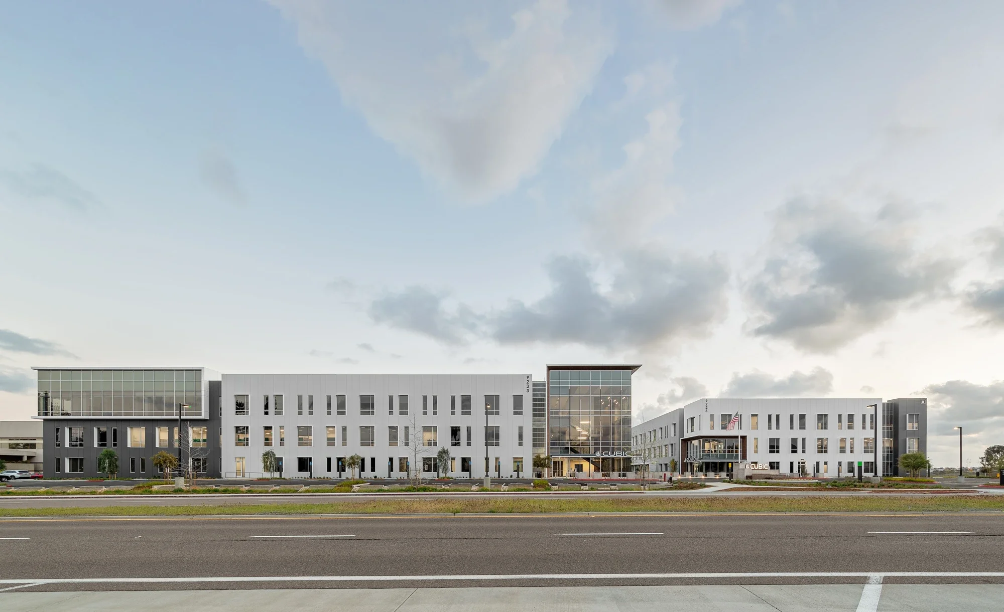 office-exteior-buildings-cubic-kearny-mesa-©robert-greaux-photography.webp