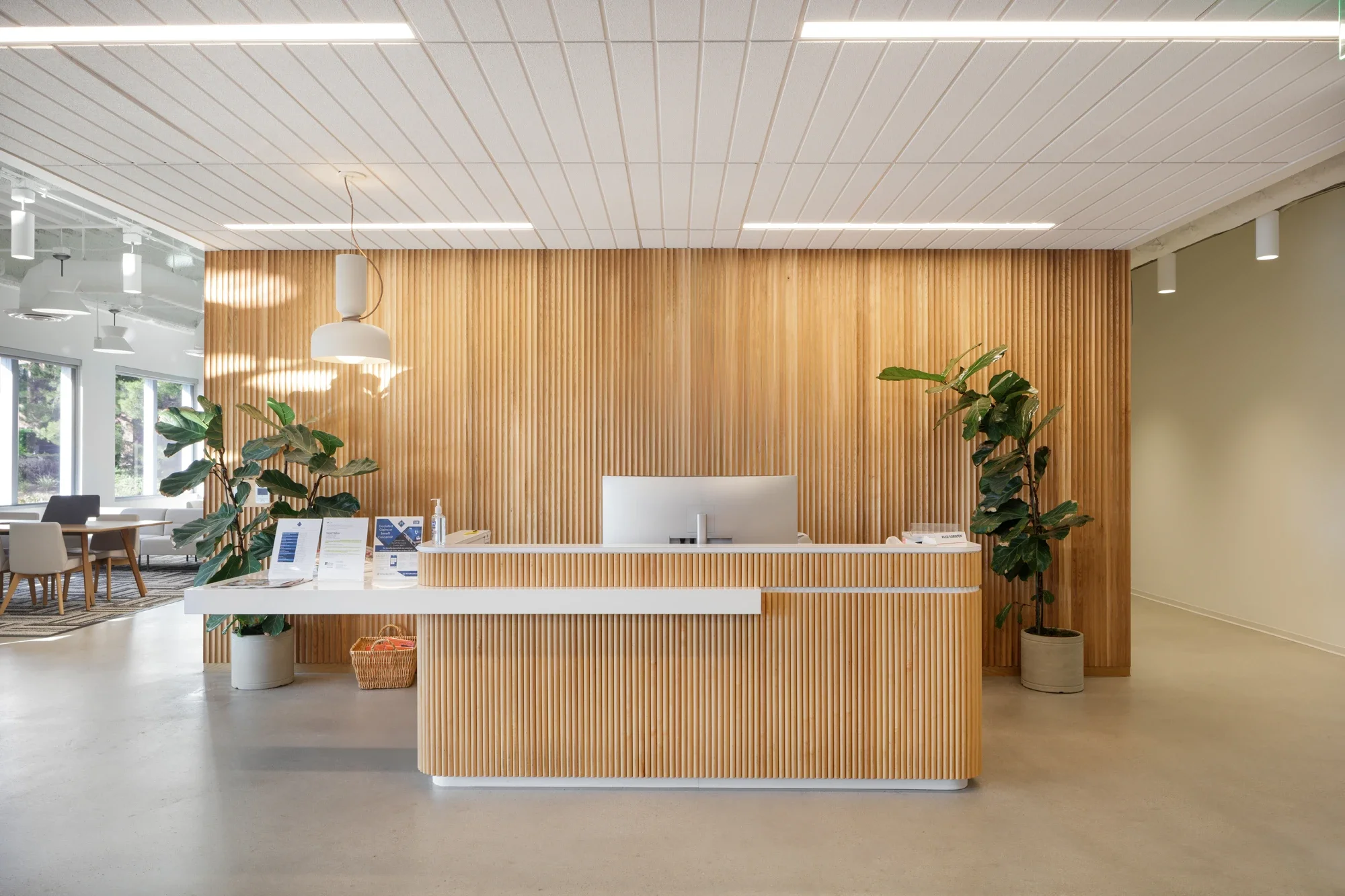 office-interior-reception-del-mar-gateway-8-©robert-greaux-photography.webp