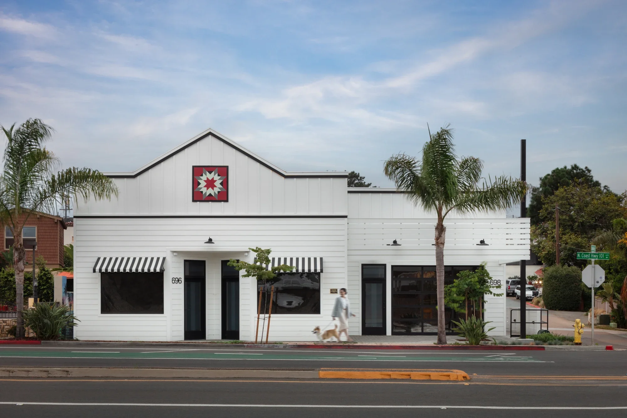 retail-building-exterior-front-encinitas-©robert-greaux-photography.webp