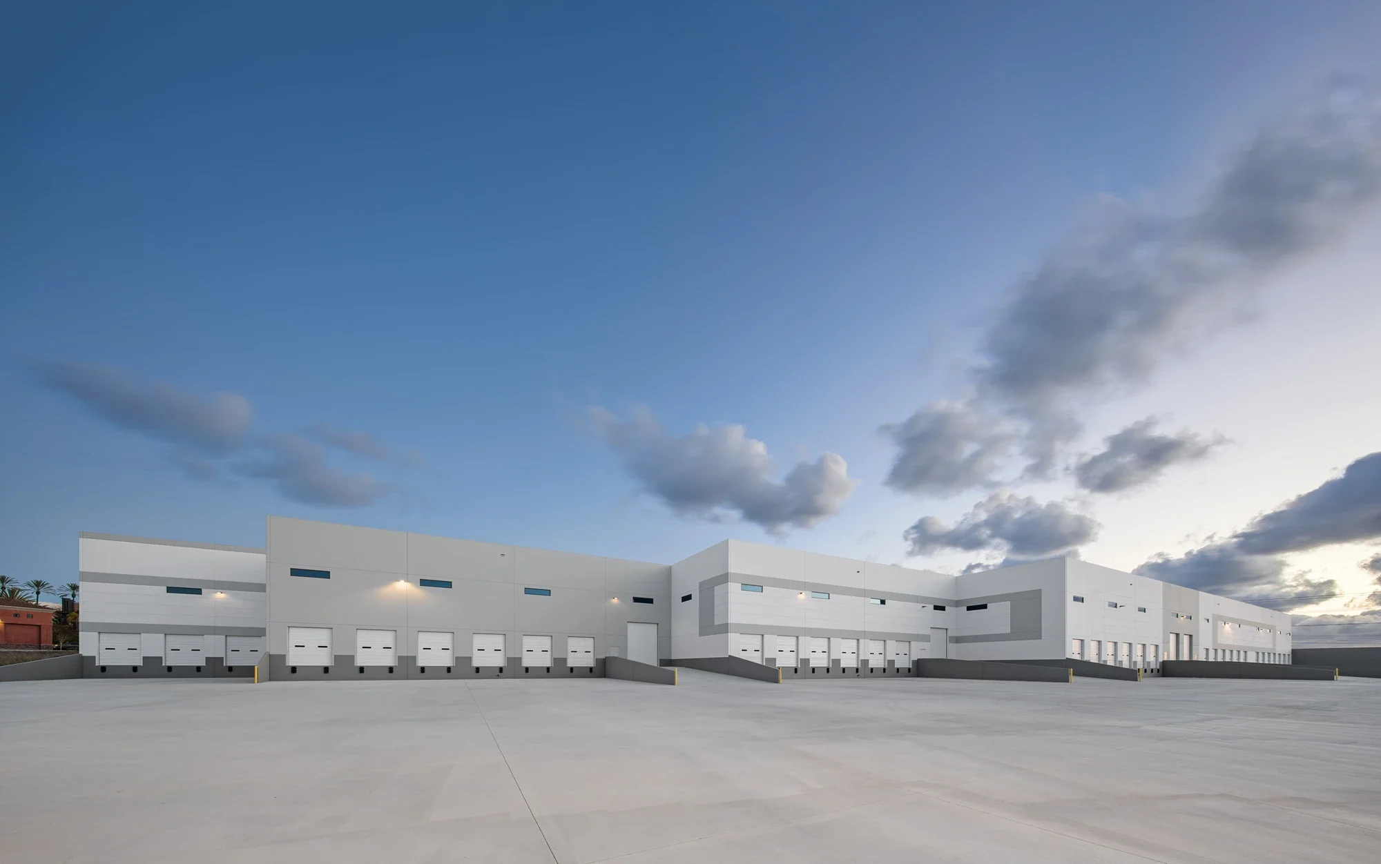 industrial-building-exterior-loading-area-amazon-carlsbad-©robert-greaux-photography.webp