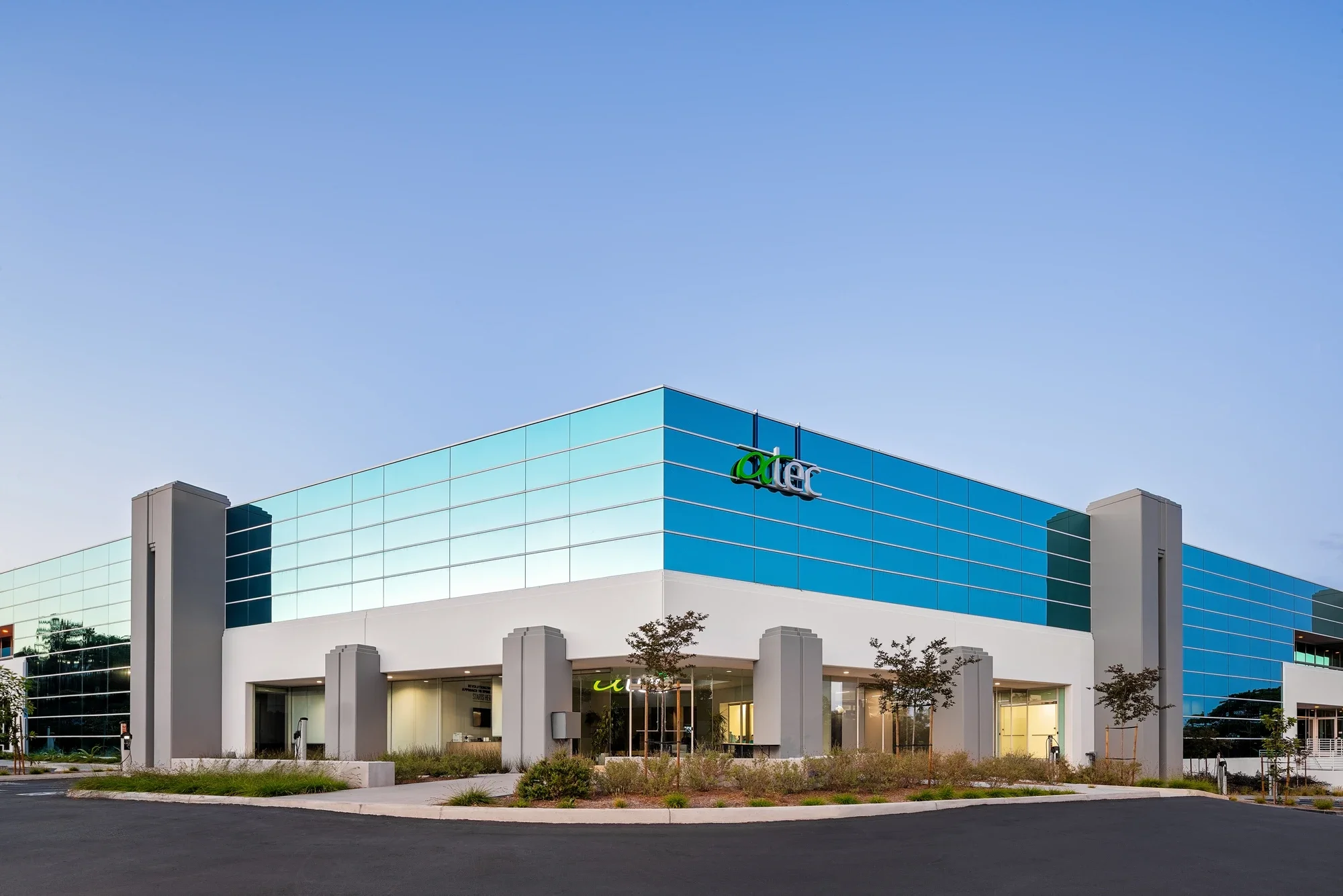 life-science-office-building-entrance-carlsbad-san-diego-©robert-greaux-photography.webp