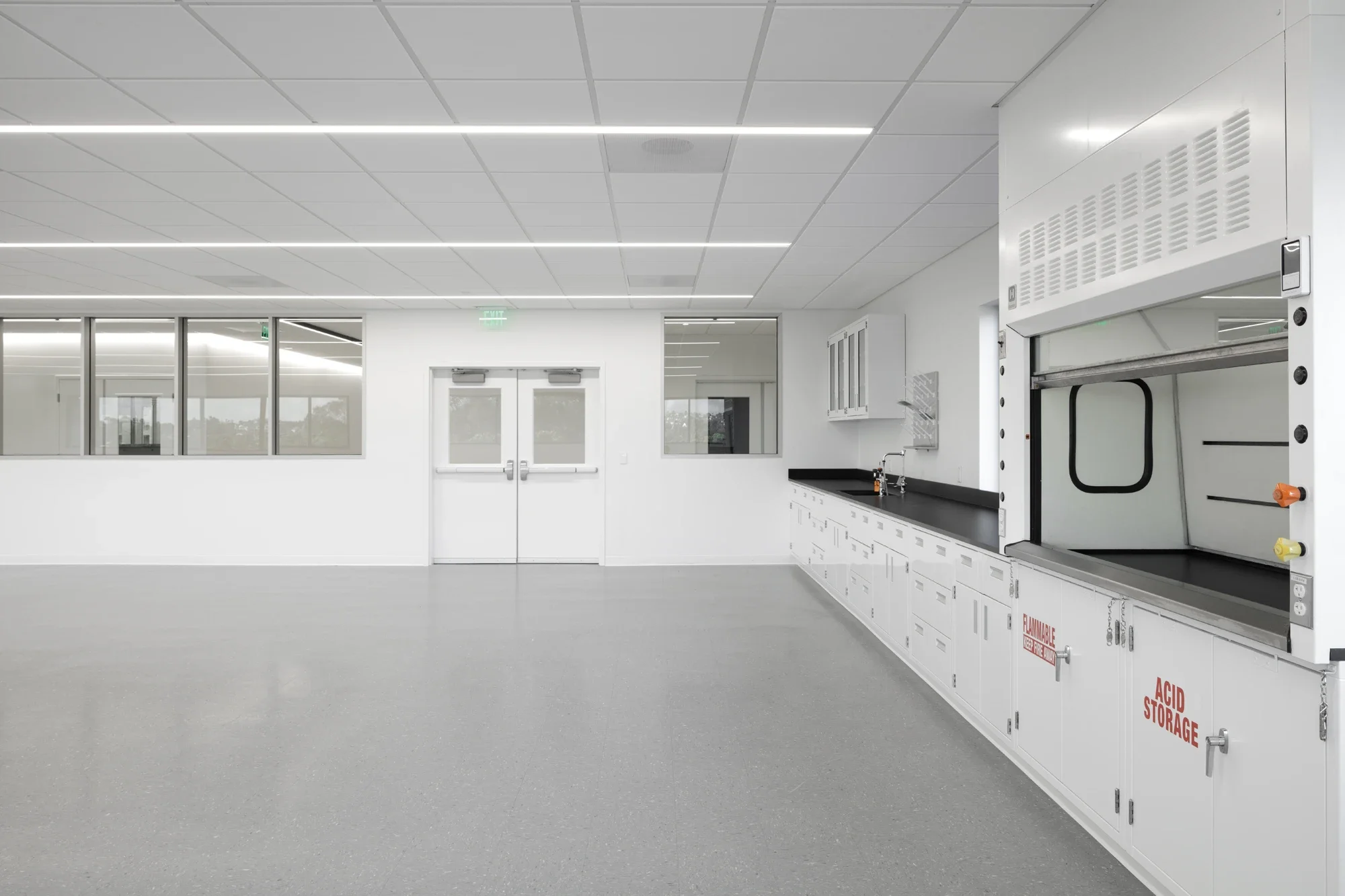 life-science-interior-lab-2051 palomar-airport-carlsbad-8-©robert-greaux-photography.webp