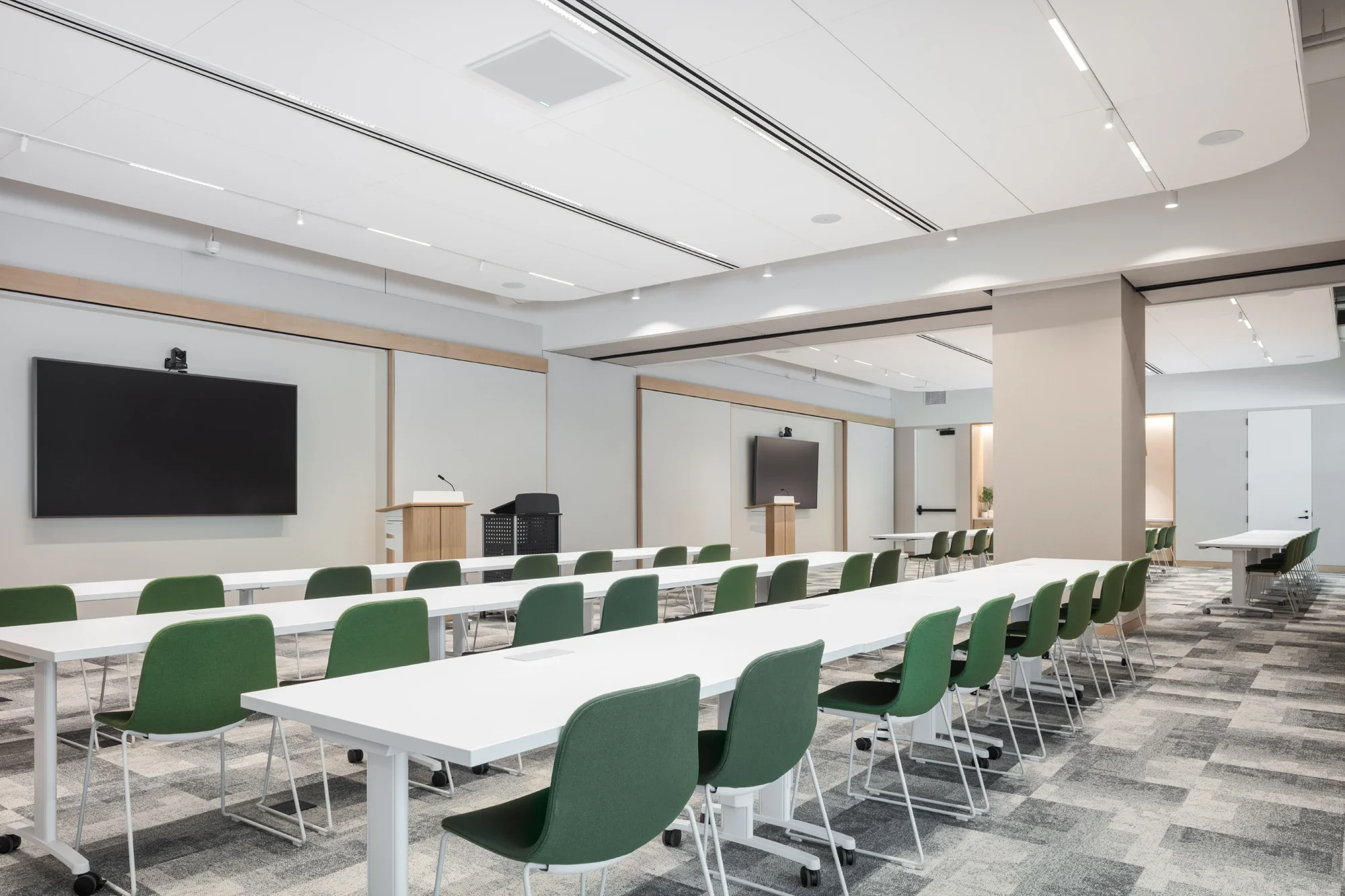 office-interior-conference-pacific-center-5-©robert-greaux-photography.webp