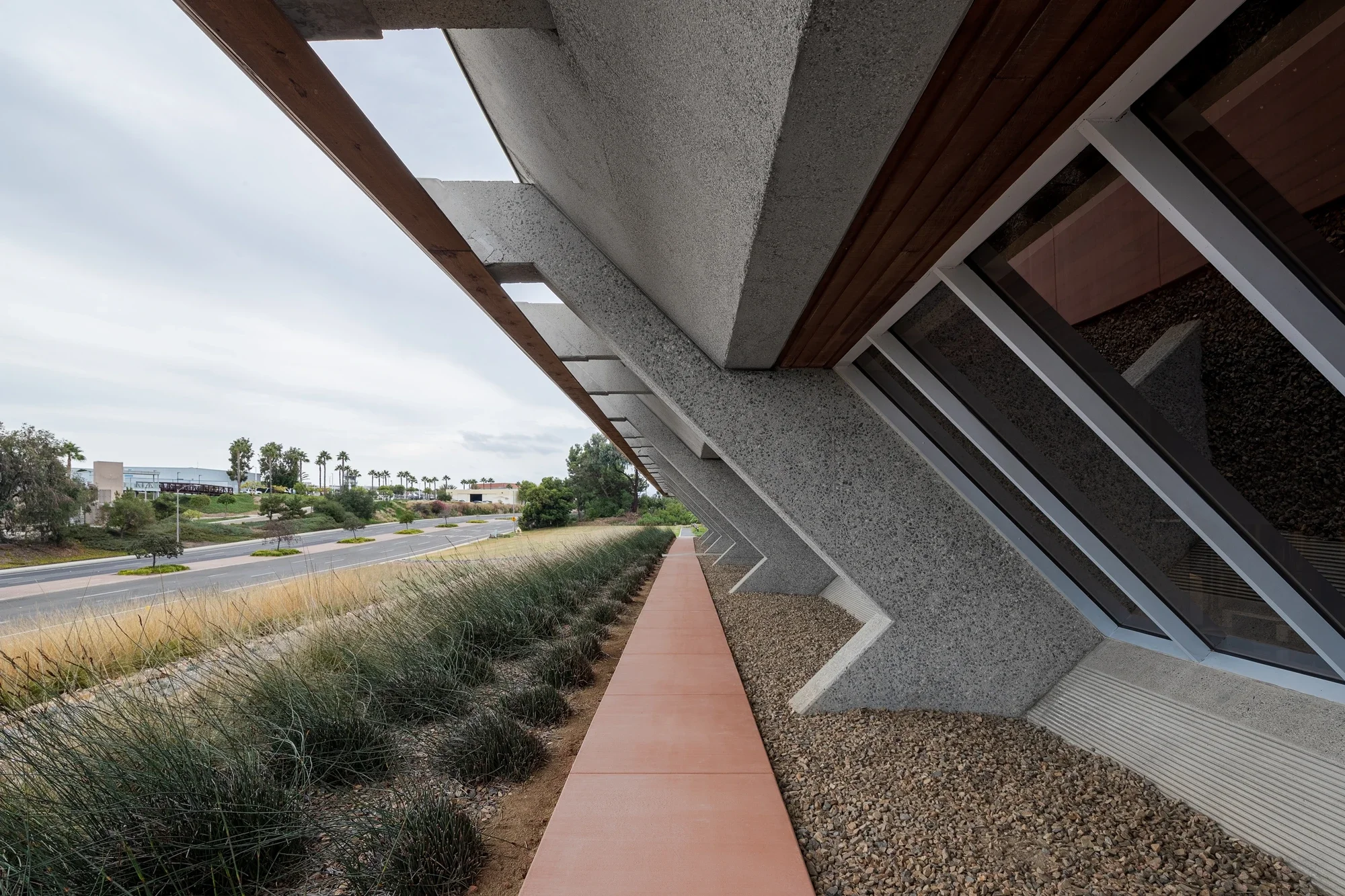 office-exterior-walkway-flight-2051-palomar-airport-carlsbad-©robert-greaux-photography.webp