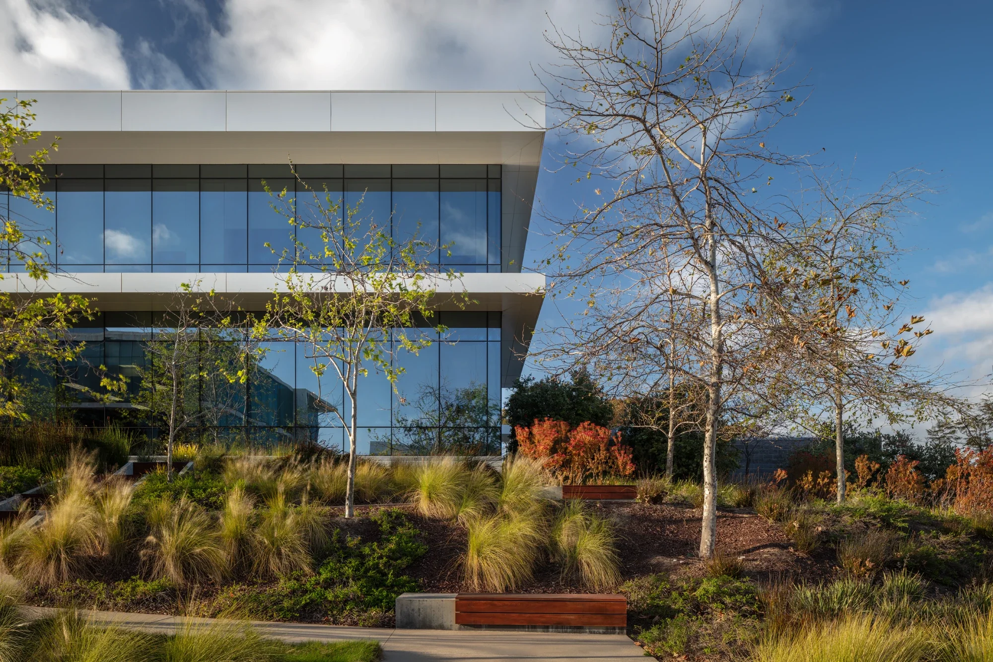 office-life-science-exterior-building-utc-san-diego-4-©robert-greaux-photography.webp