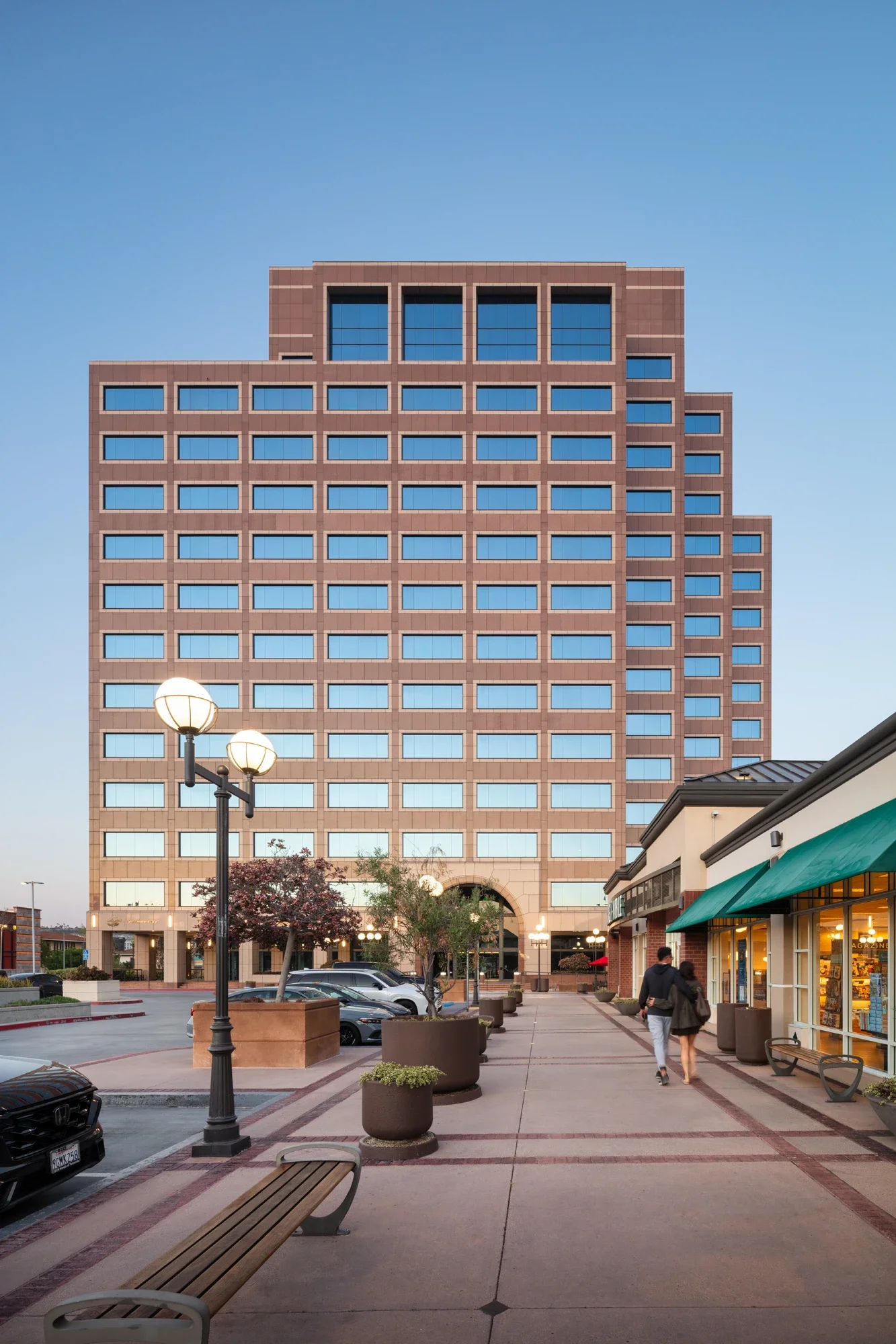 office-building-exterior-7676-hazard-center-18-©robert-greaux-photography.webp