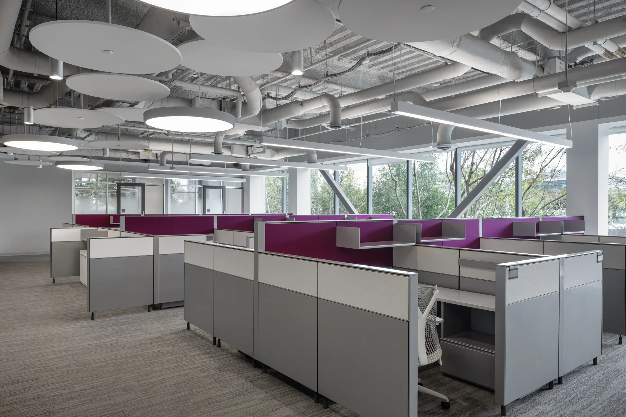 office-life-science-cubicles-desk-seating-nexus-center-©robert-greaux-photography.webp