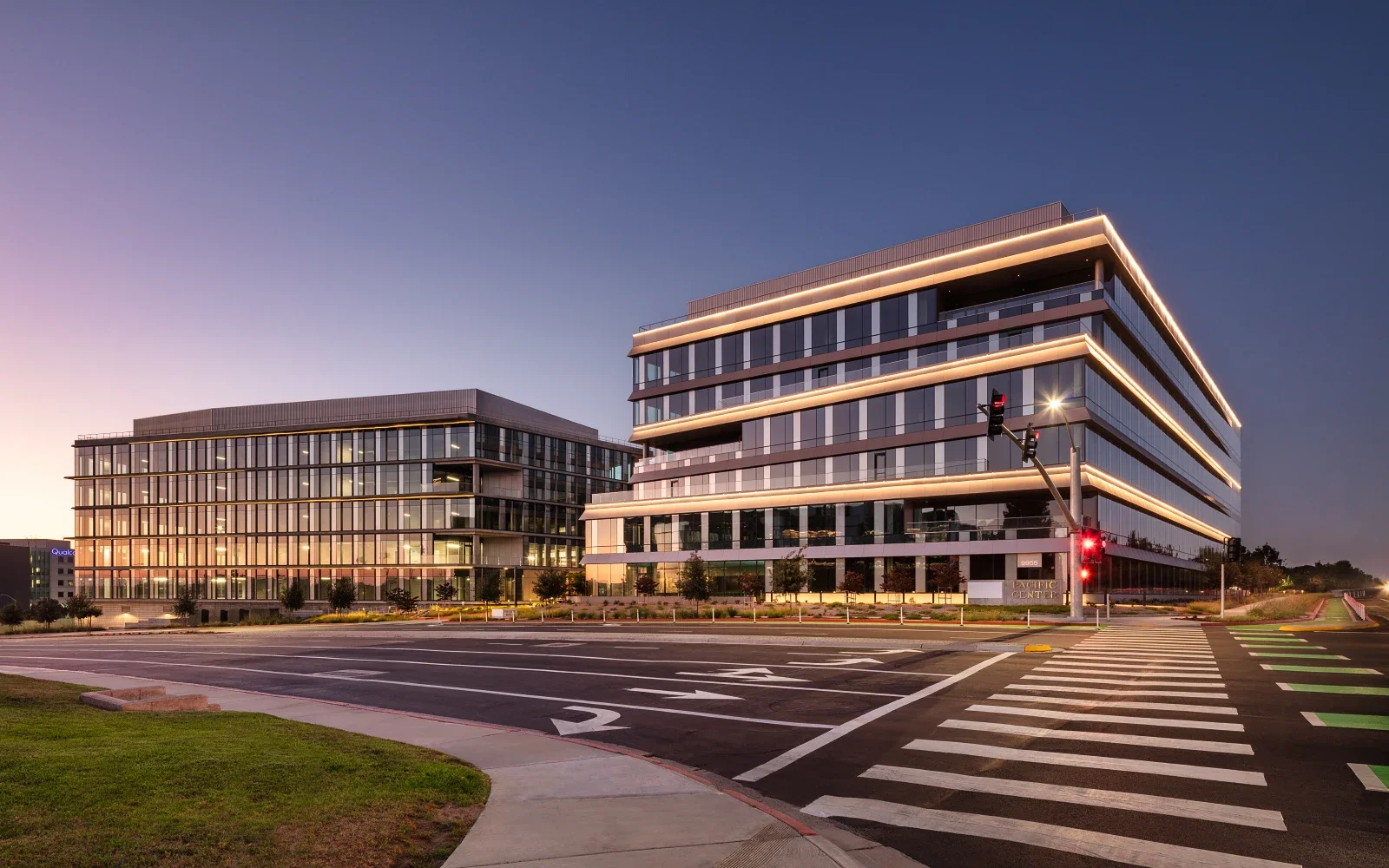 office-exterior-pacific-center-10-webres-©robert-greaux-photography.webp