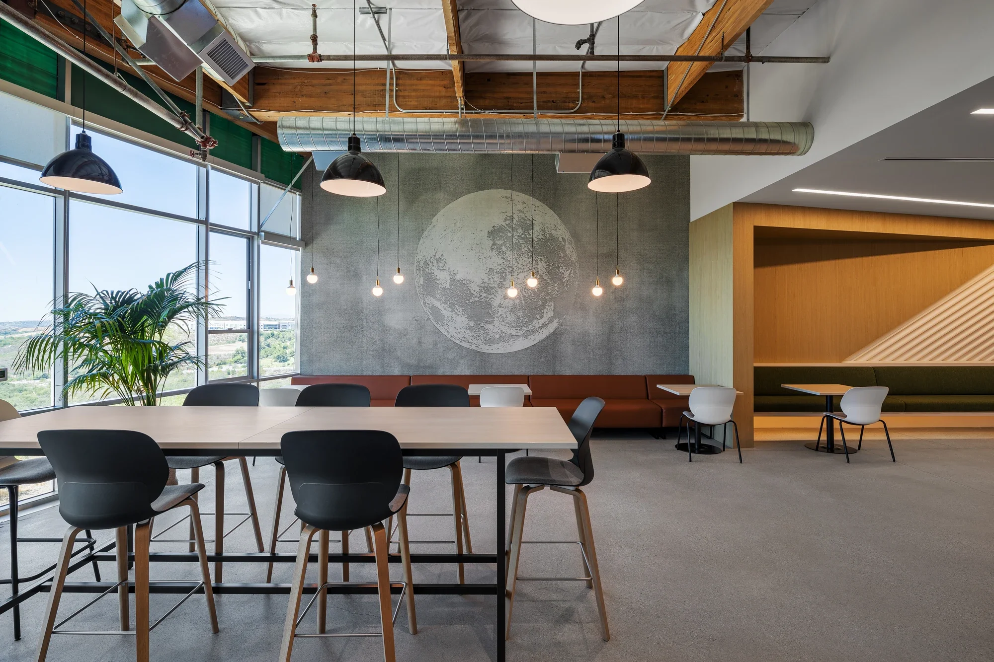 office-interior-breakroom-kitchen-table-carlsbad-©robert-greaux-photography.webp