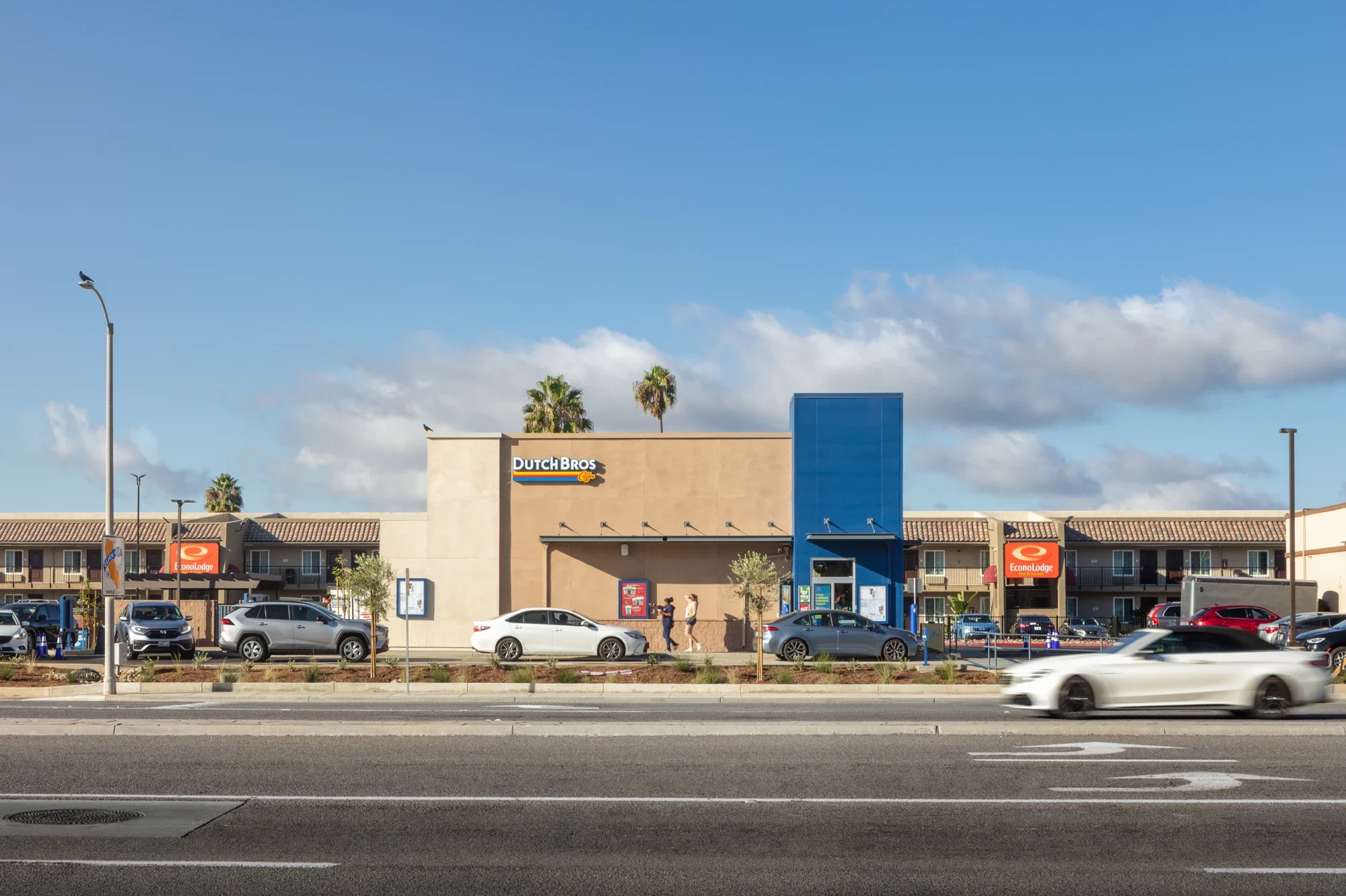 retail-dutch-bros-coffee-escondido-1-©robert-greaux-photography.webp
