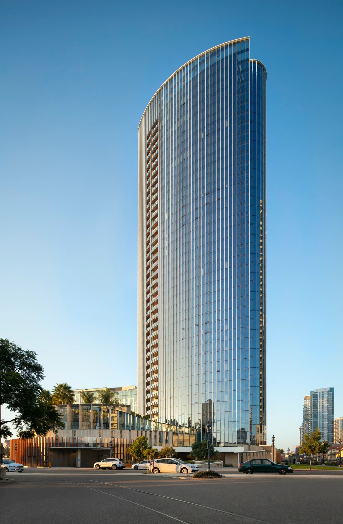 high-rise-building-exterior-pacific-gate-san-diego-3-©robert-greaux-photography.webp