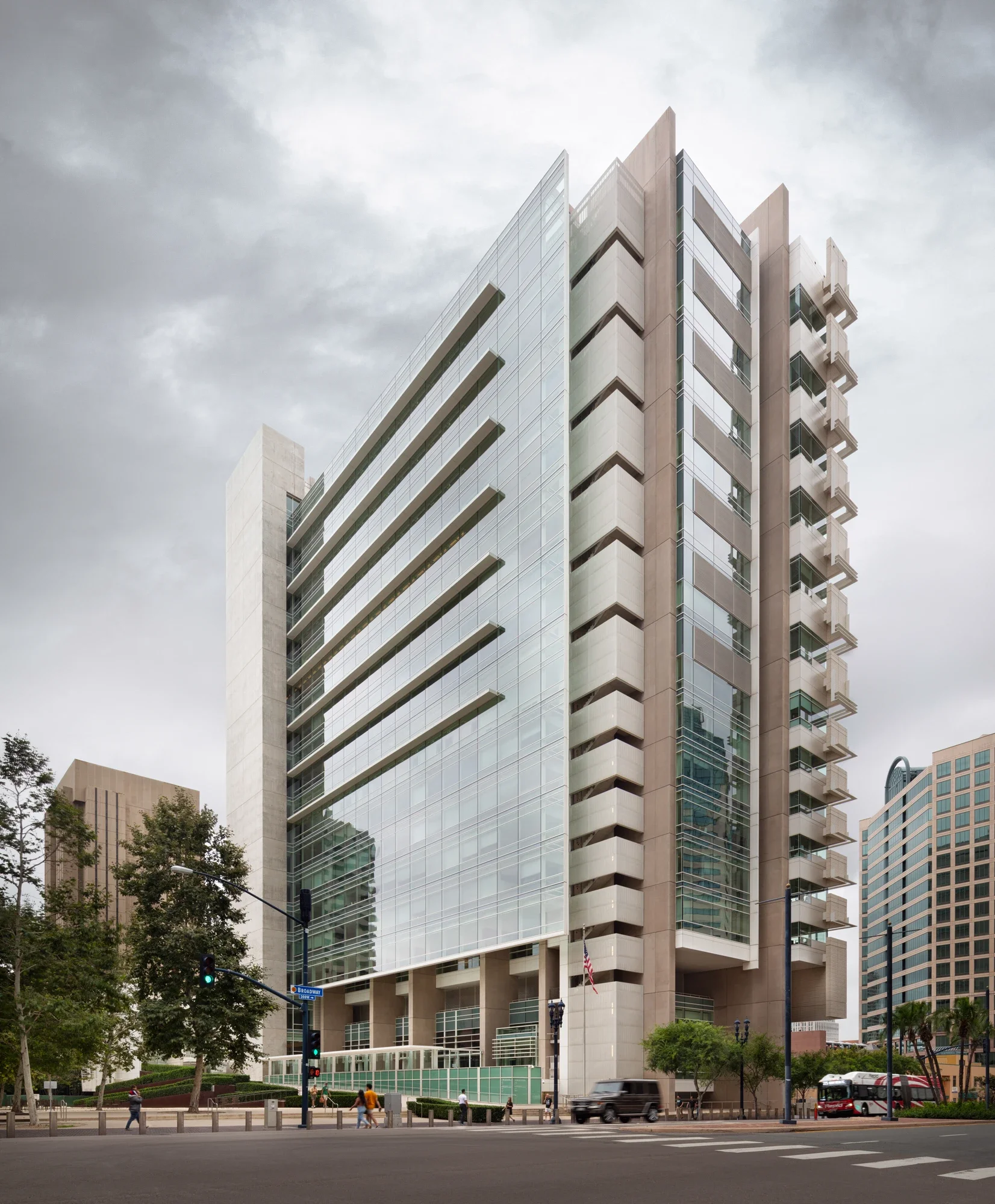 high-rise-exterior-district-court-san-diego-©robert-greaux-photography.webp