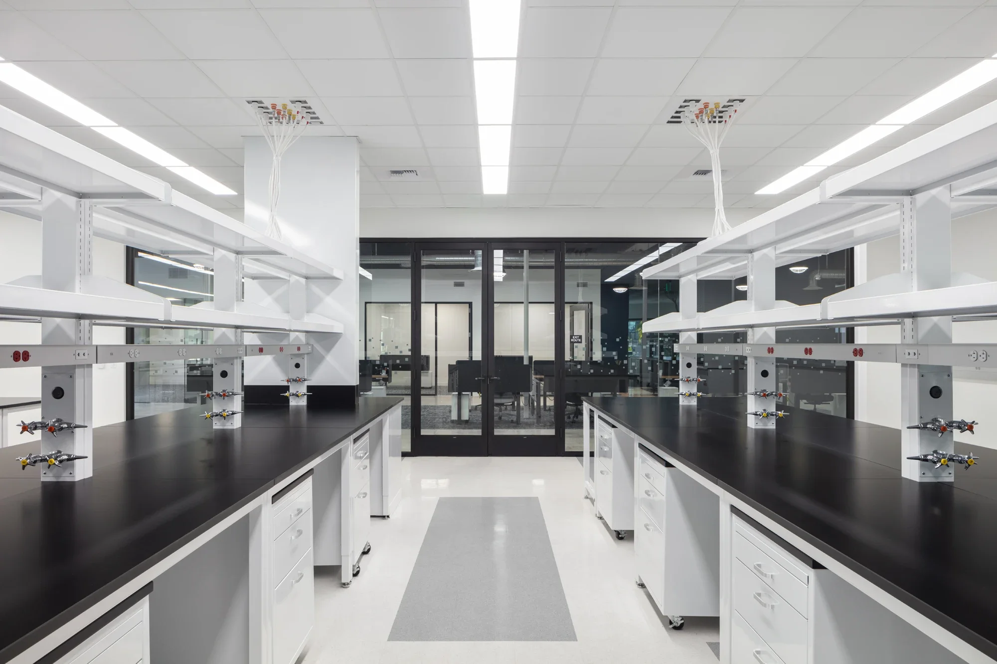 life-science-lab-mesa-labworks-30-©robert-greaux-photography.webp