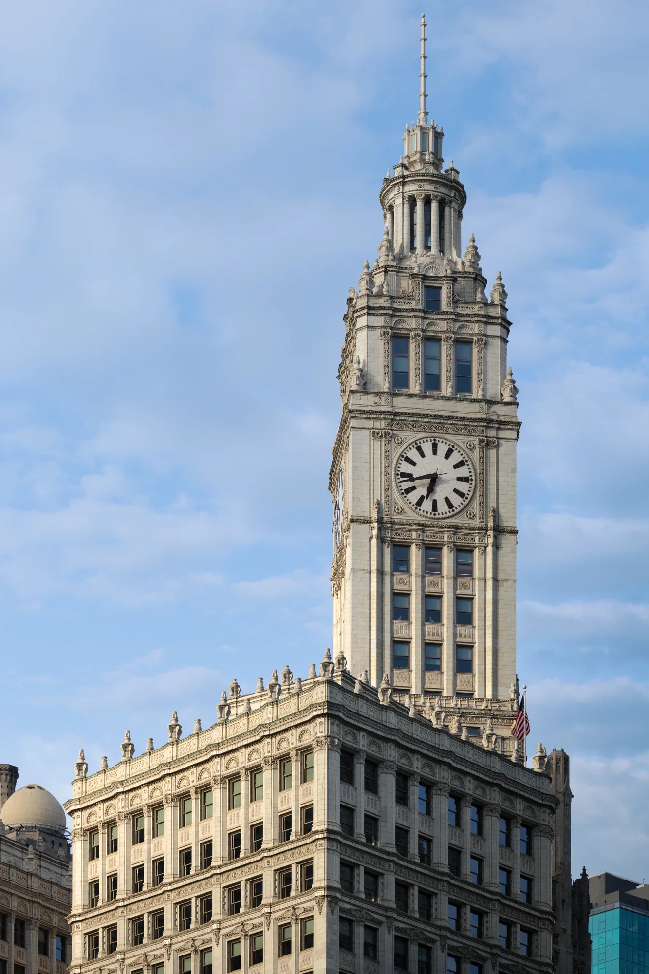 architecture-exterior-wrigley-building-clock-chicago-©robert-greaux-photography.webp