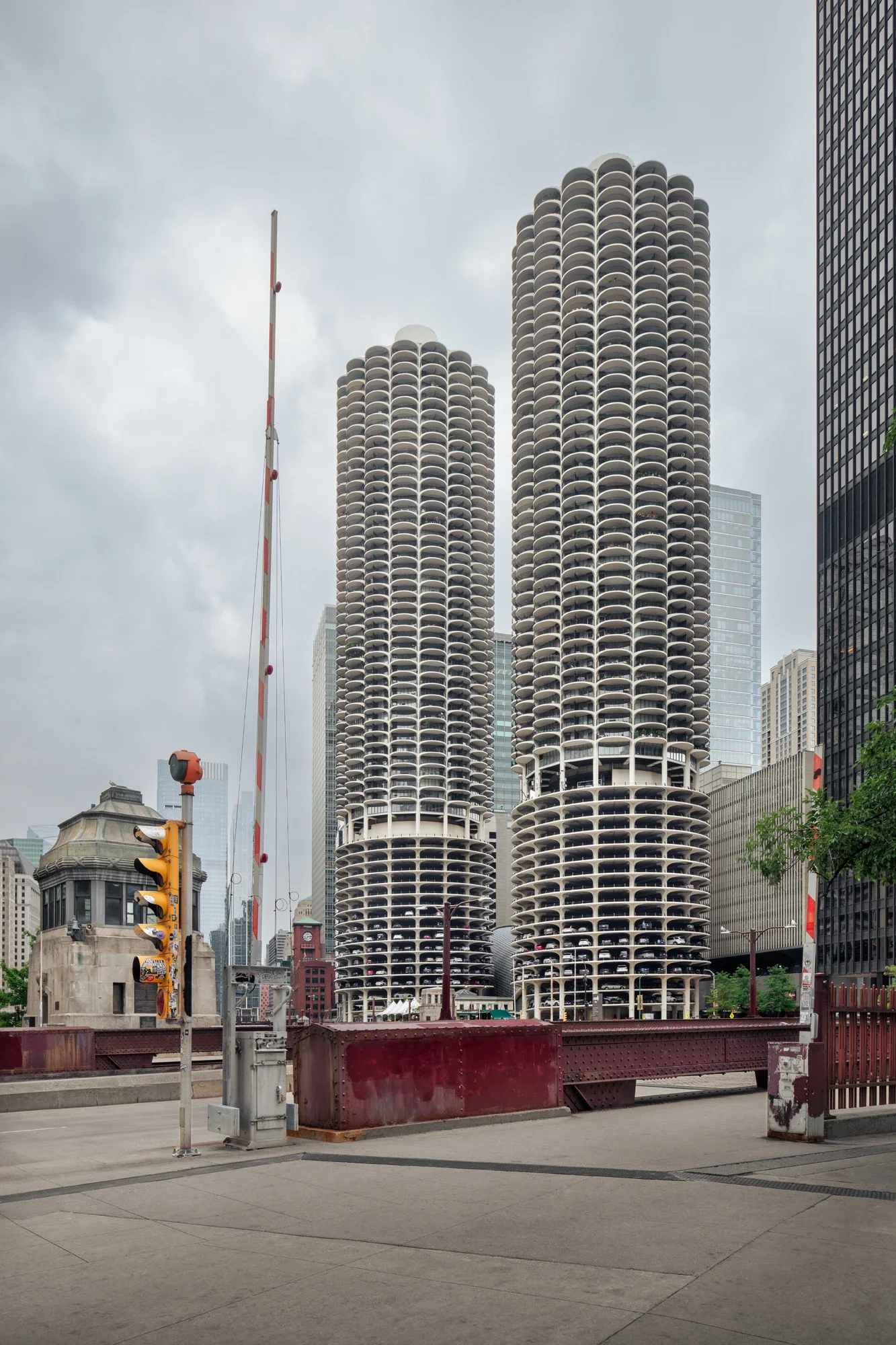 architecture-high-rise-marina-towers-chicago-4-©robert-greaux-photography.webp