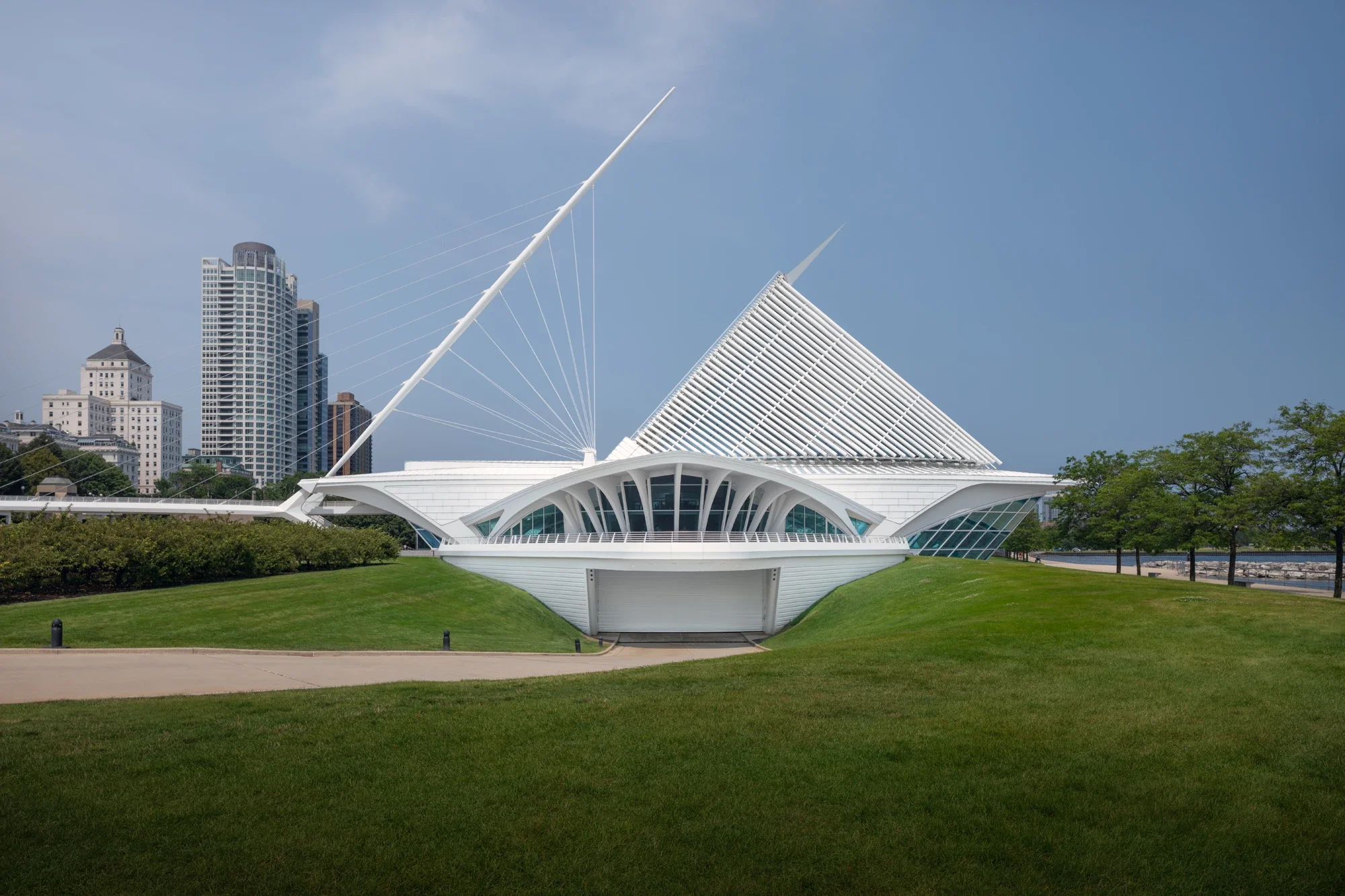 architecture-quadracci-pavilion-santiago-calatrava-3-©robert-greaux-photography.webp