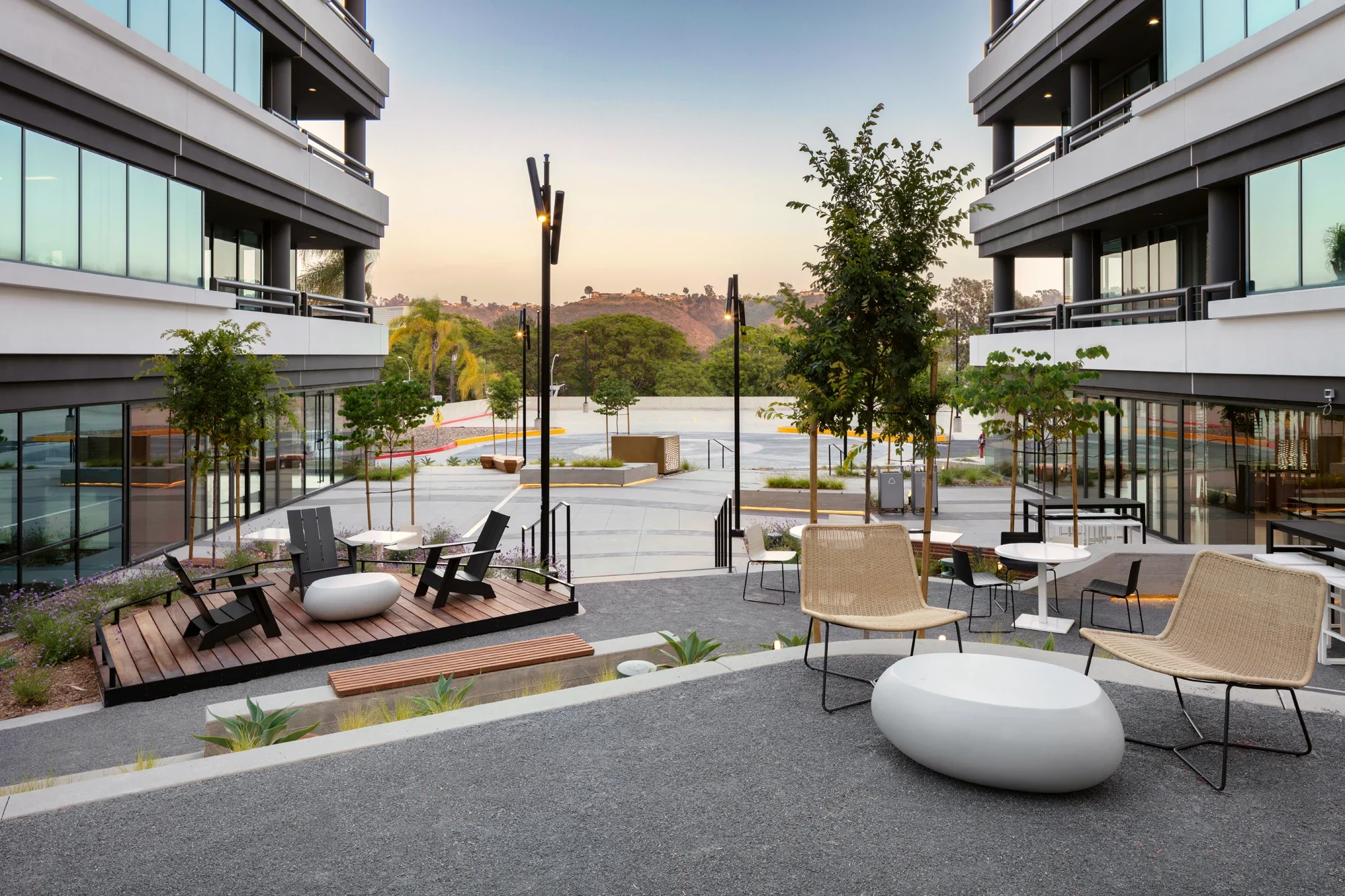 office-exterior-courtyard-contour-mission-valley- ©robert-greaux-photography.webp