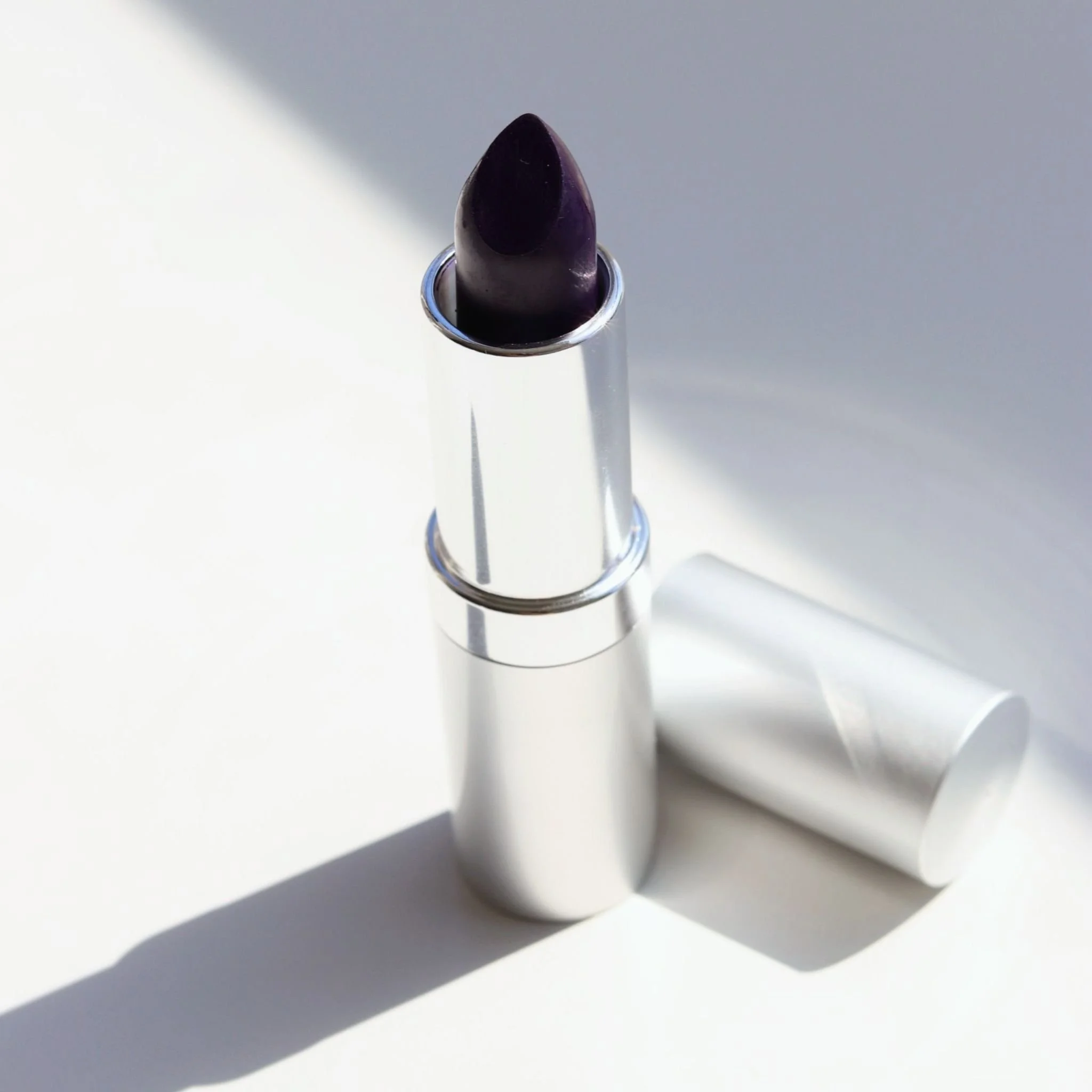 ONYSHABULLETLIPSTICK.jpg