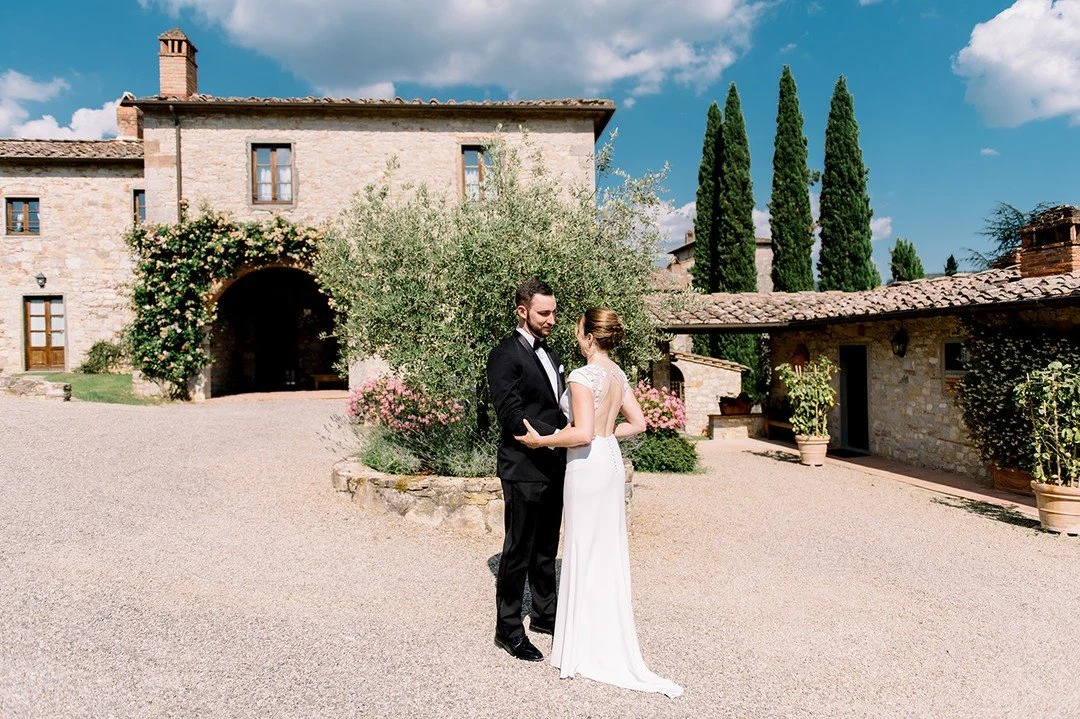 Romance in Tuscany 😊
.
.
.
.
.
.
.
.
.
#weddinginitaly #weddingintuscany #bryllupsfotograf #castellodispaltenna #italianweddingphotographer #weddingphotographertuscany #weddingvenuetuscany #weddingfloristtuscany #huffpostido #bruidsfotograaf #funkyb