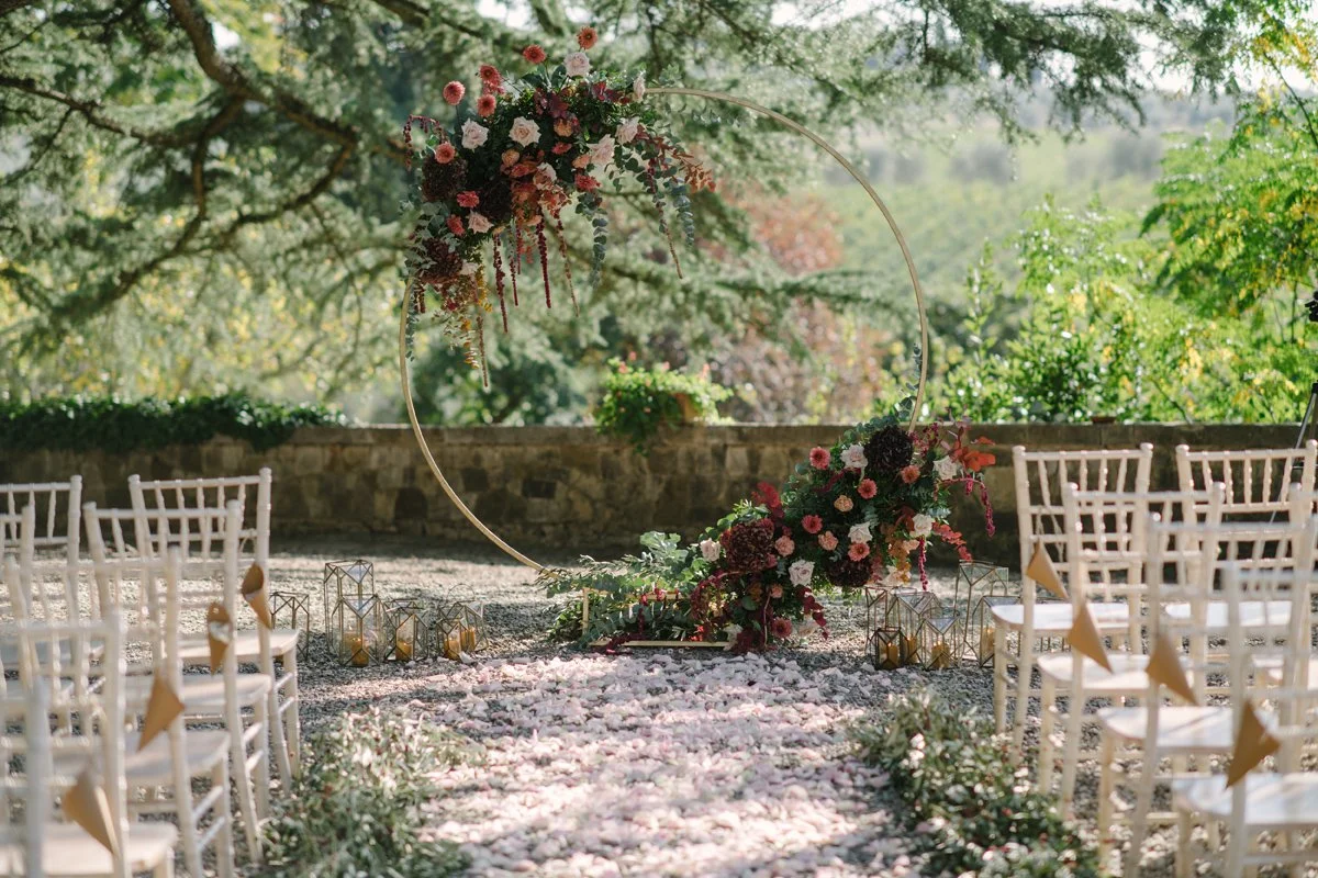 Round floral arch at Castello Il Palagio in Tuscany, romantic ceremony decoration designed by FunkyBird, specialists in wedding styling and flowers in Italy.
